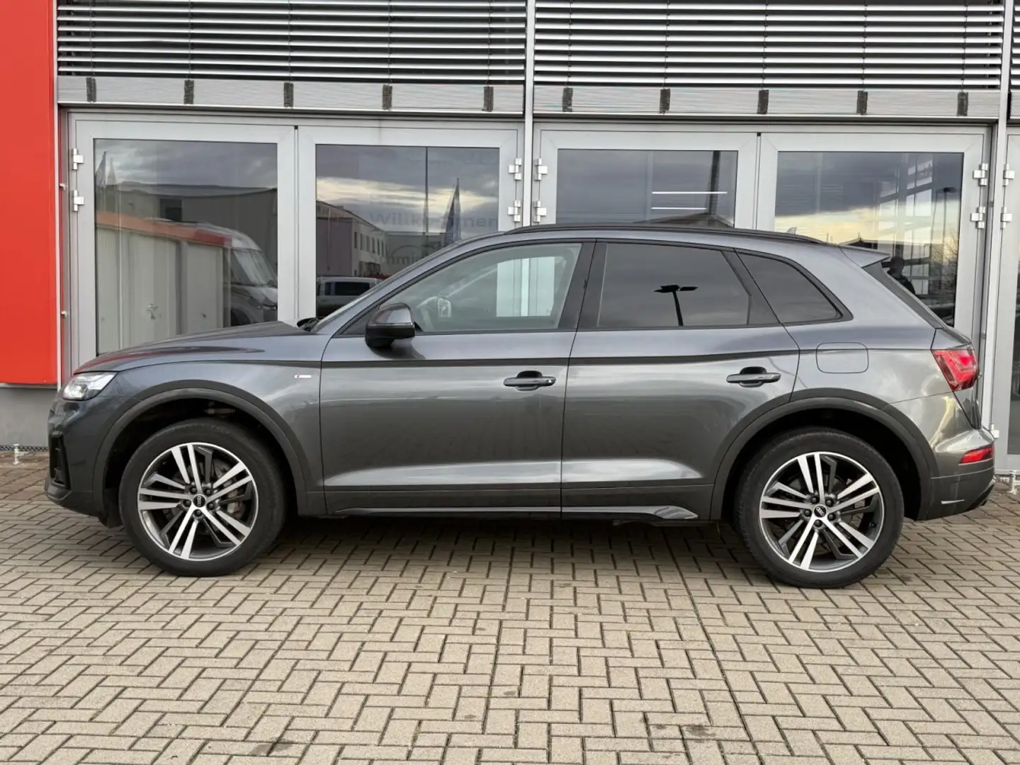 Audi Q5 55 2.0 TFSI e quattro S line MATRIX, HEAD,AHK Grau - 2