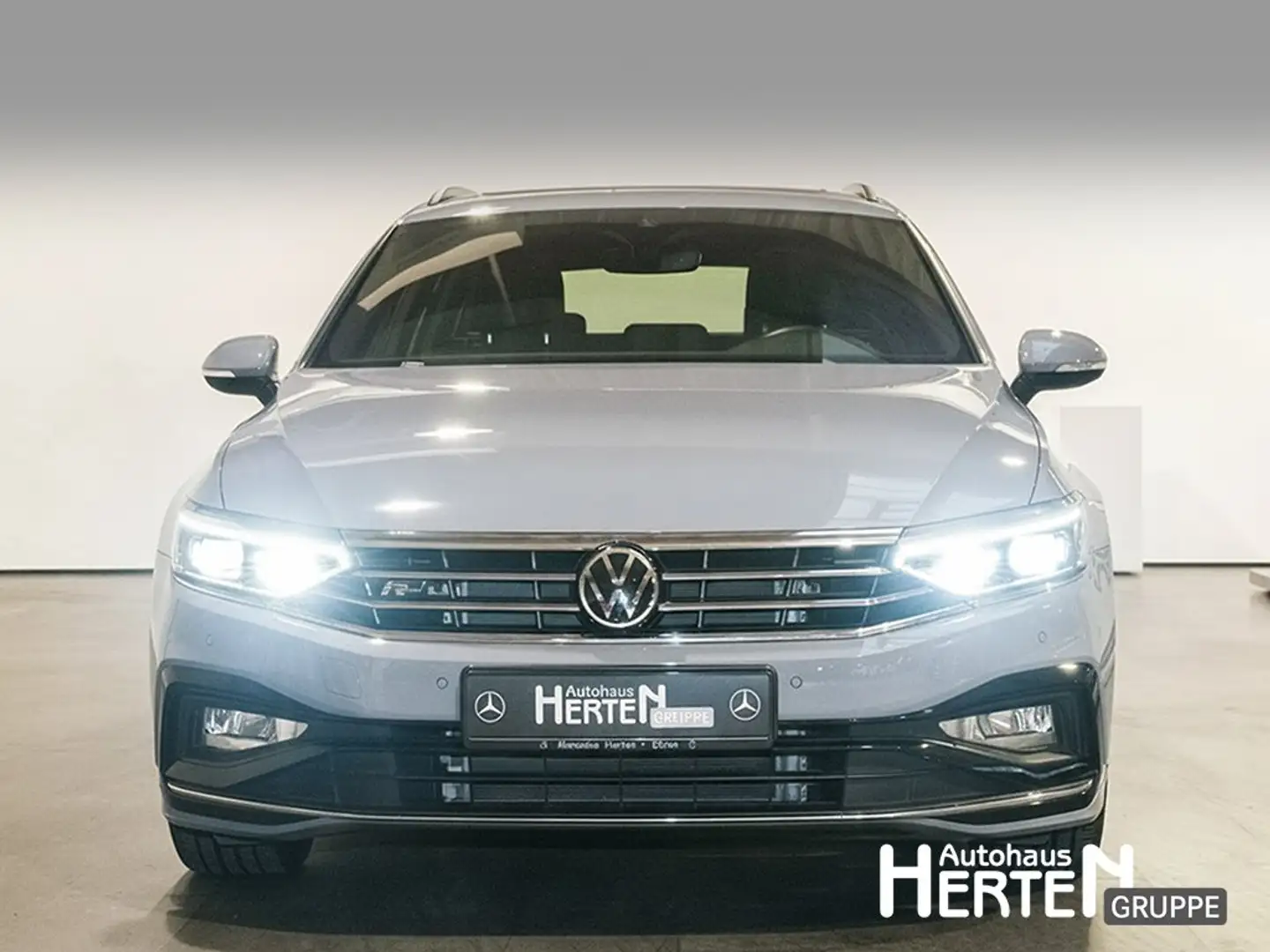 Volkswagen Passat Variant 1.5 TSI R-Line+PANORAMA+SD+MEMORY Grau - 2