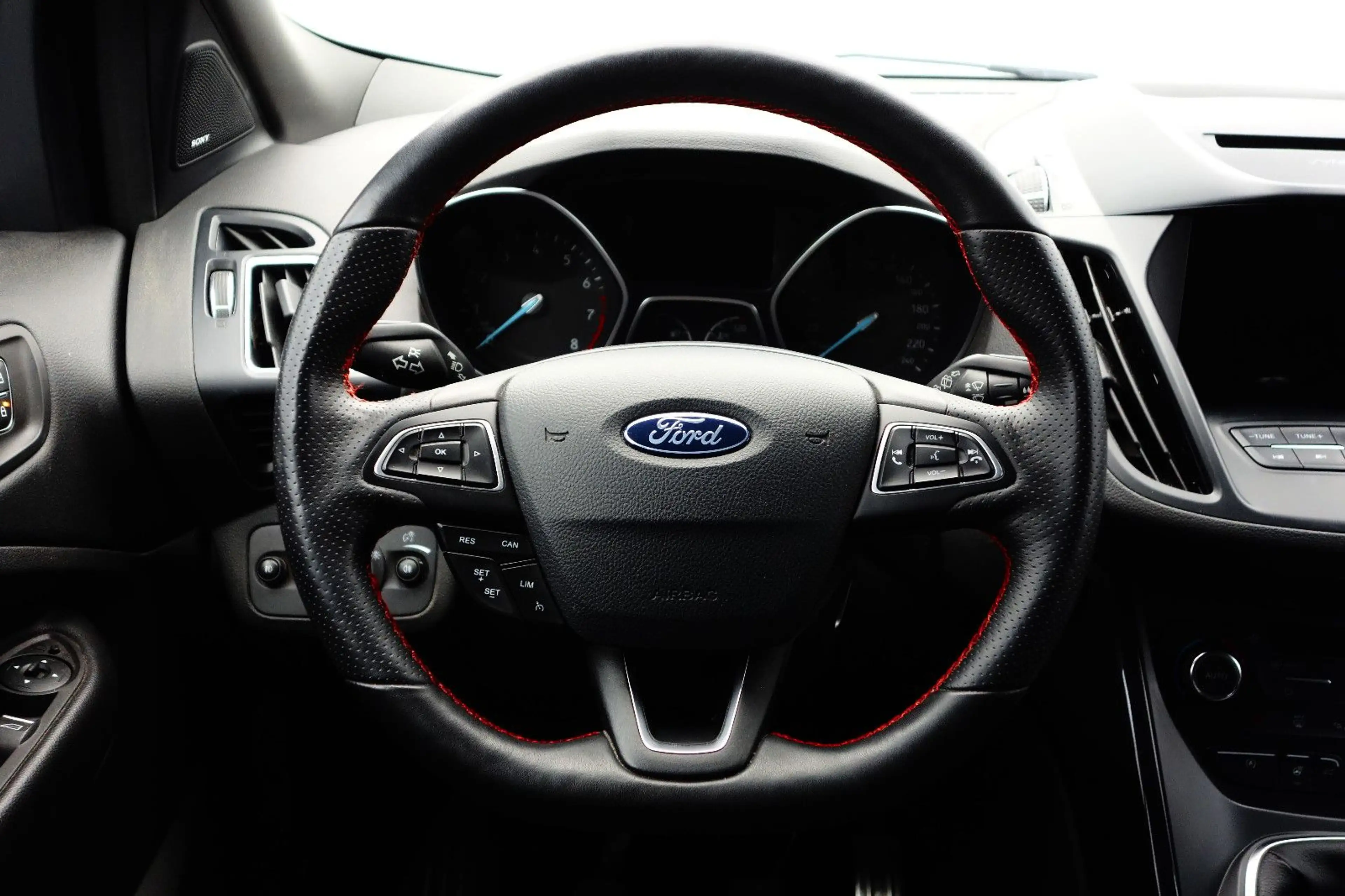Ford Kuga **ST LINE** RFKMRA+AHKPL+KEYLESS+E-HECKKL. — photo 21