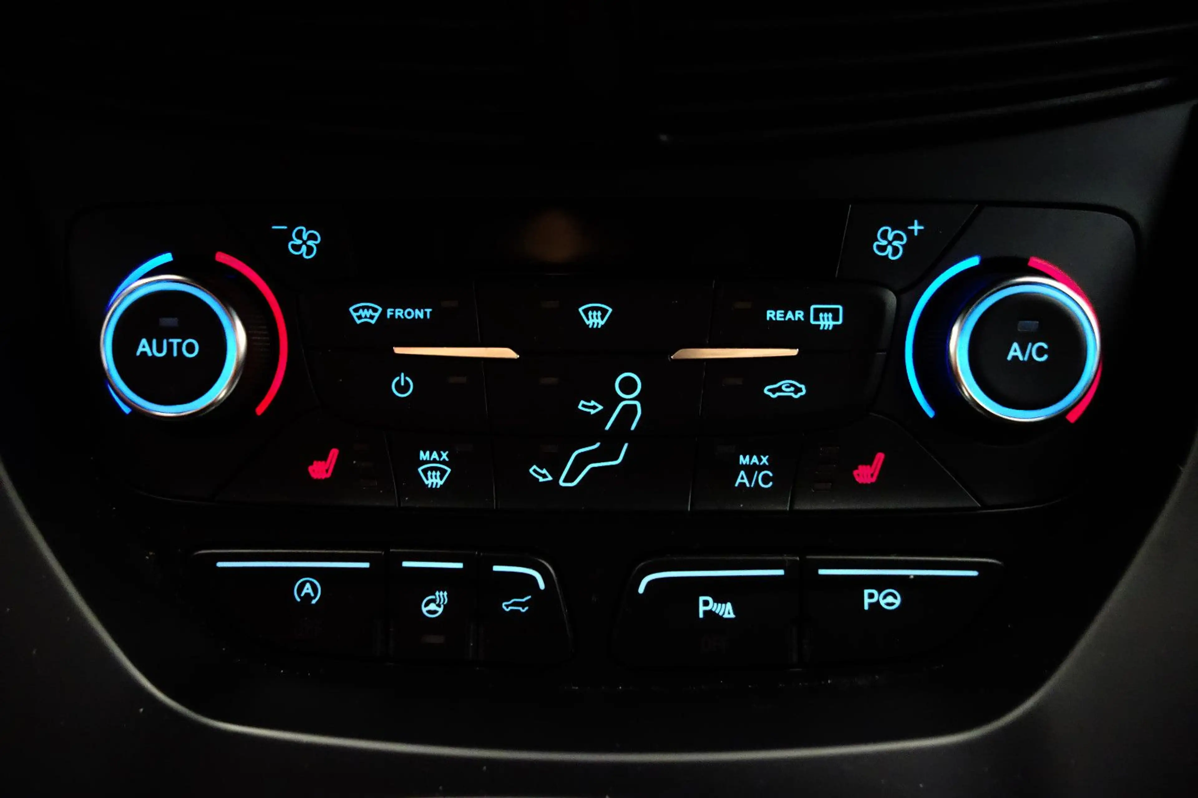 Ford Kuga **ST LINE** RFKMRA+AHKPL+KEYLESS+E-HECKKL. — photo 24