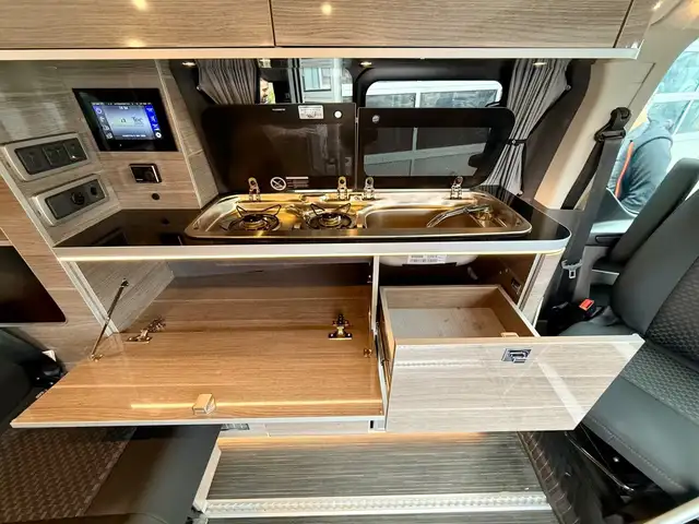 Ford Tourneo Custom view 28