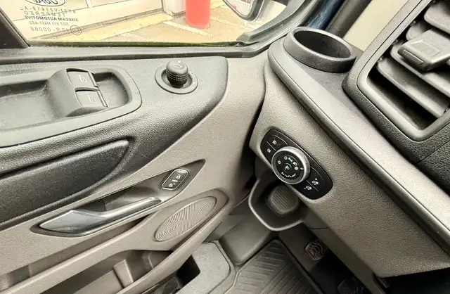Ford Tourneo Custom view 15