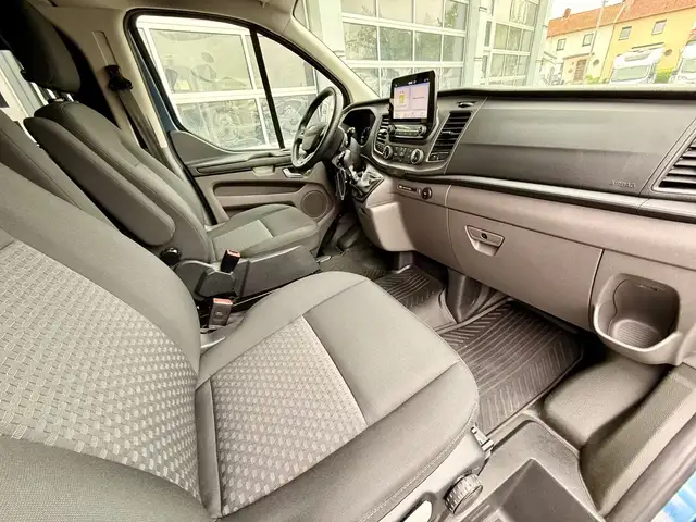 Ford Tourneo Custom view 10