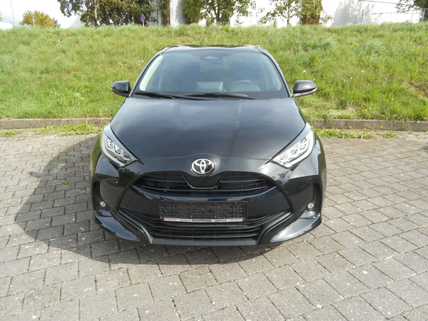 Toyota Yaris Hybrid Teampl. Zins 1,99% SOFORT Klima LED 16"ALU Zwart - 2