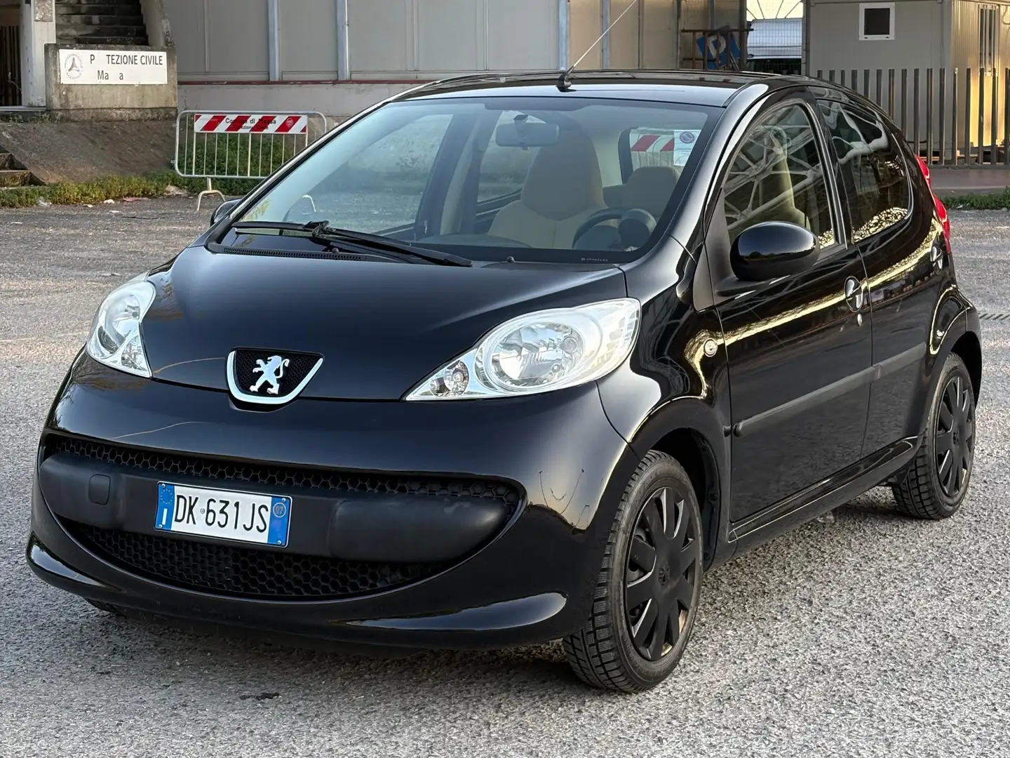 Peugeot 107 107 5p 1.0 12v Sweet Years Nero - 1