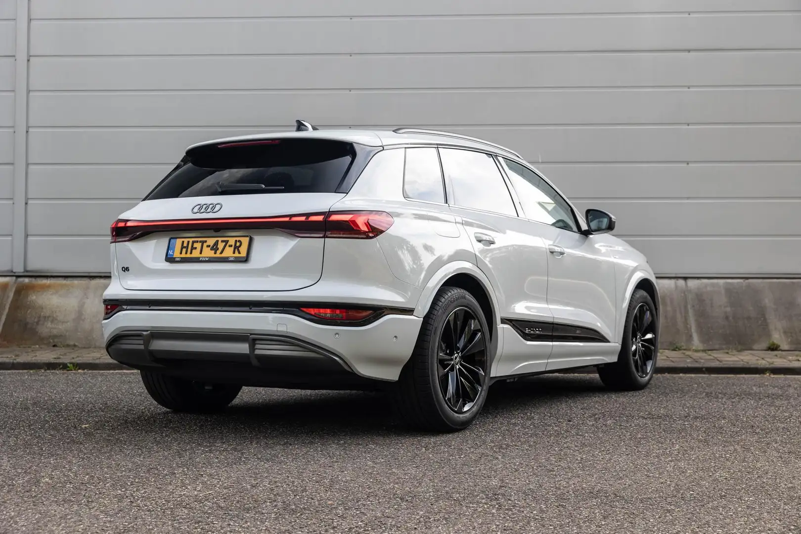 Audi Q6 e-tron 252pk Launch Edition 83 kWh | Optiek Zwart | Keyle Wit - 2