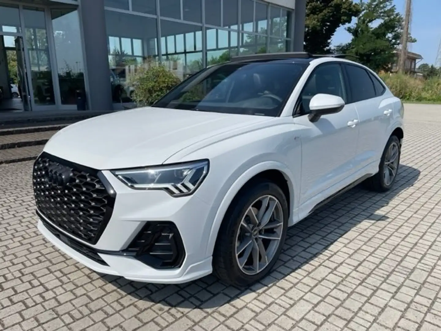 Audi Q3 SPB Sportback 35 TFSI S tronic S Line TETTO/BLACKP Fehér - 2