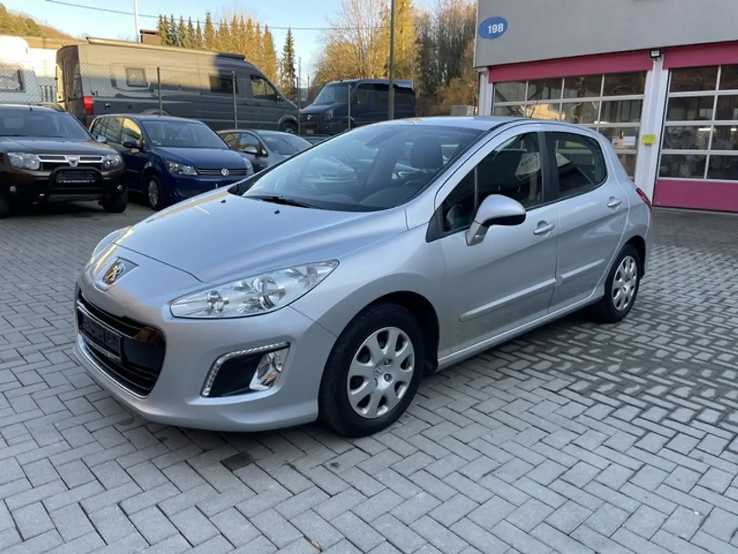Peugeot 308 Active 120 VTi Plateado - 1
