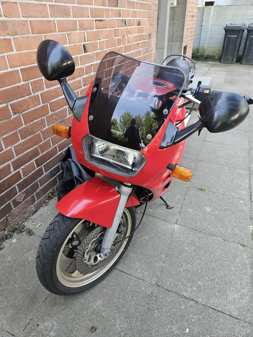 Suzuki GSX 600 Rouge - 1