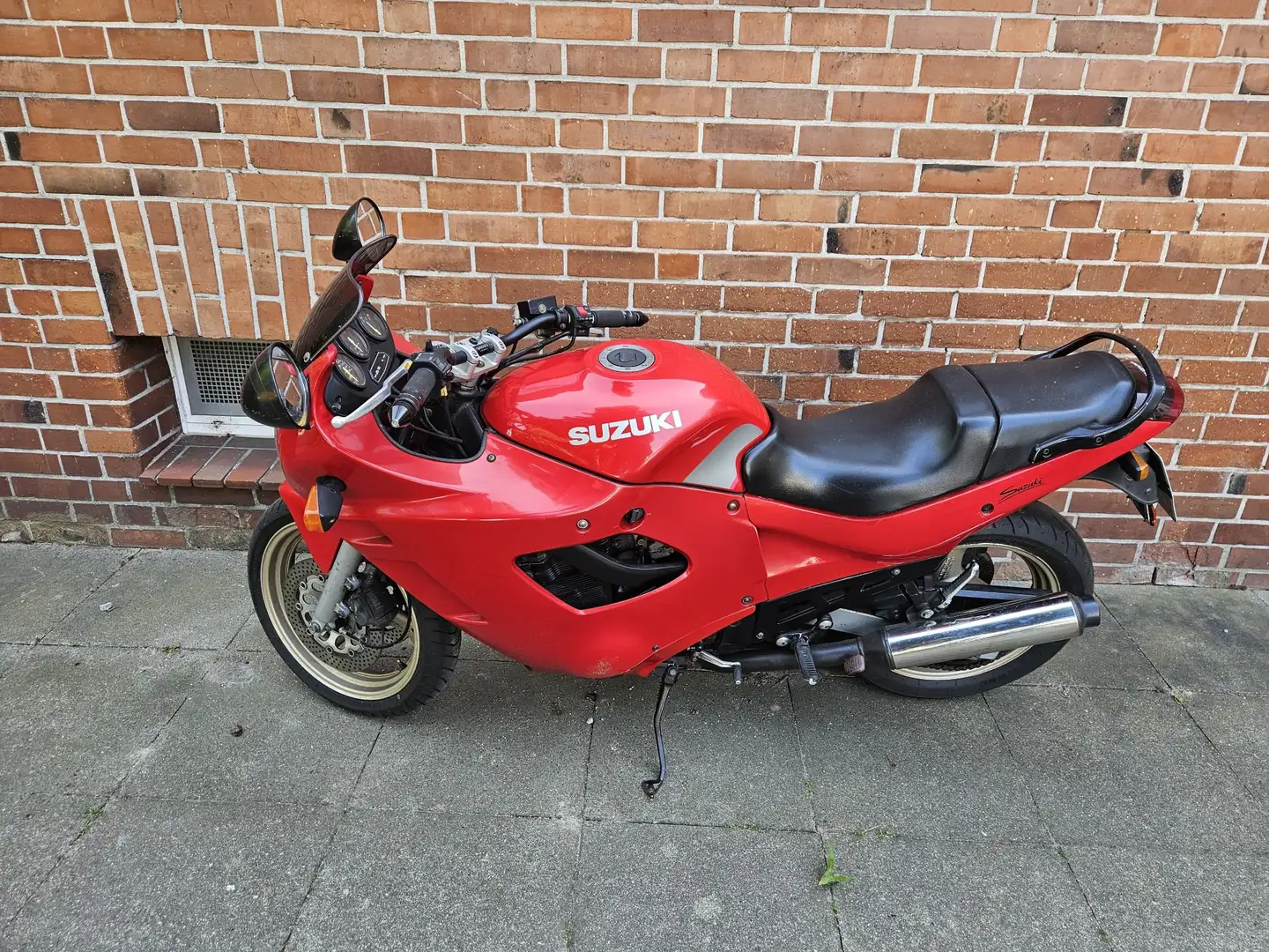 Suzuki GSX 600 Rouge - 2