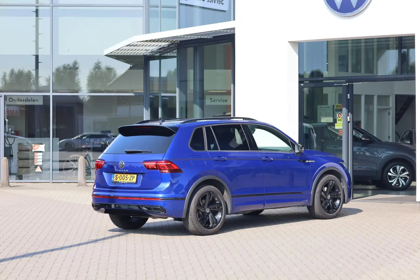 Volkswagen Tiguan 1.5 TSI R-Line Business 150PK / 110kW DSG, NL auto Blauw - 2