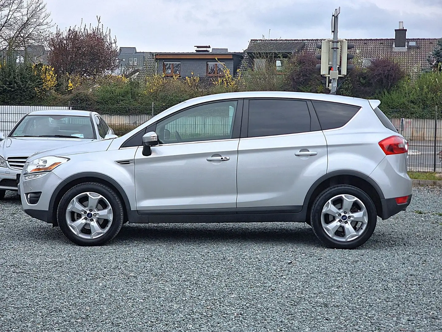 Ford Kuga Titanium 4x4 (1.HAND/RFK/SHZ/PANO/SHEFT) Argent - 1