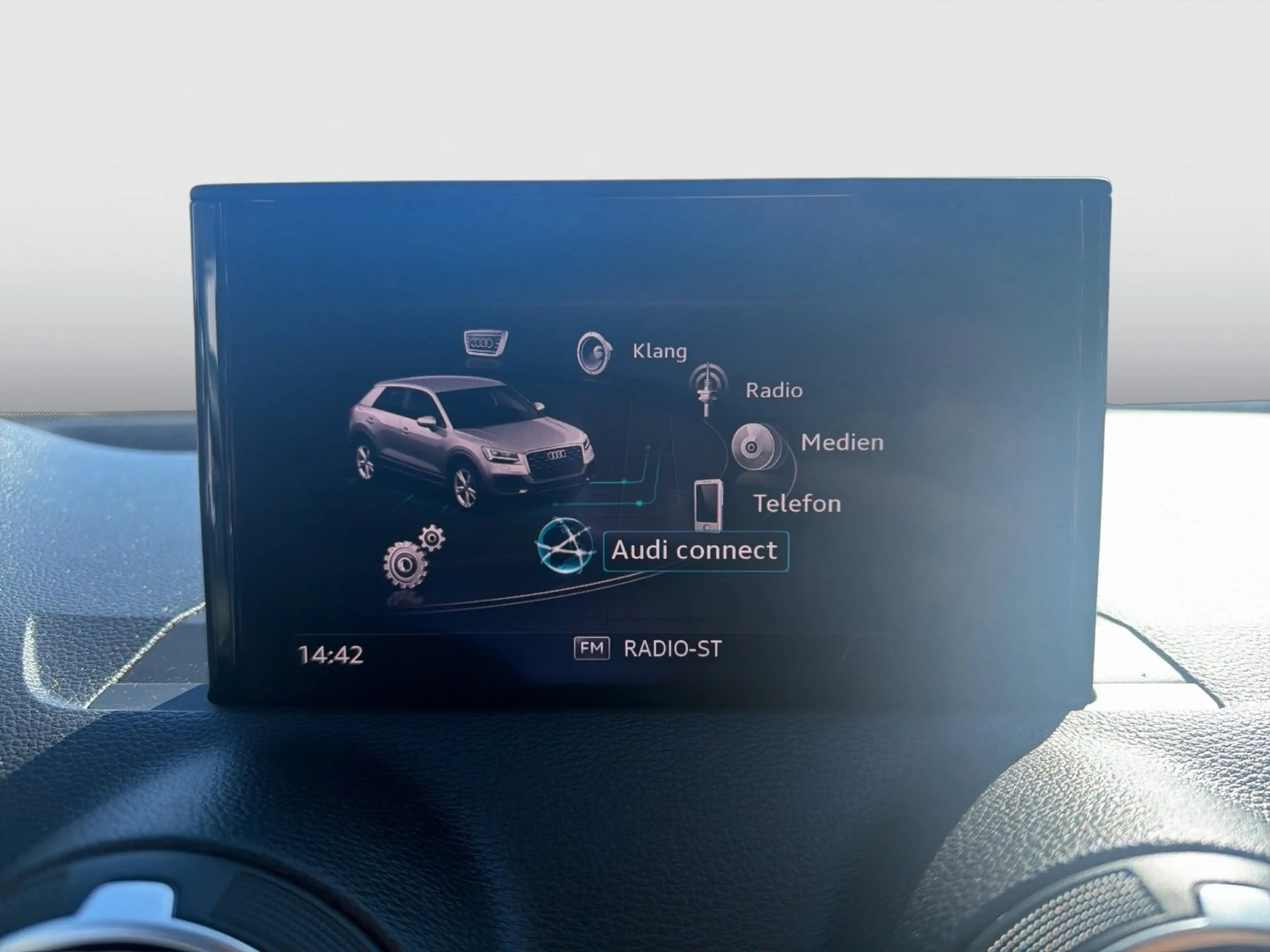 Audi Q2 35 TFSI intense — photo 14