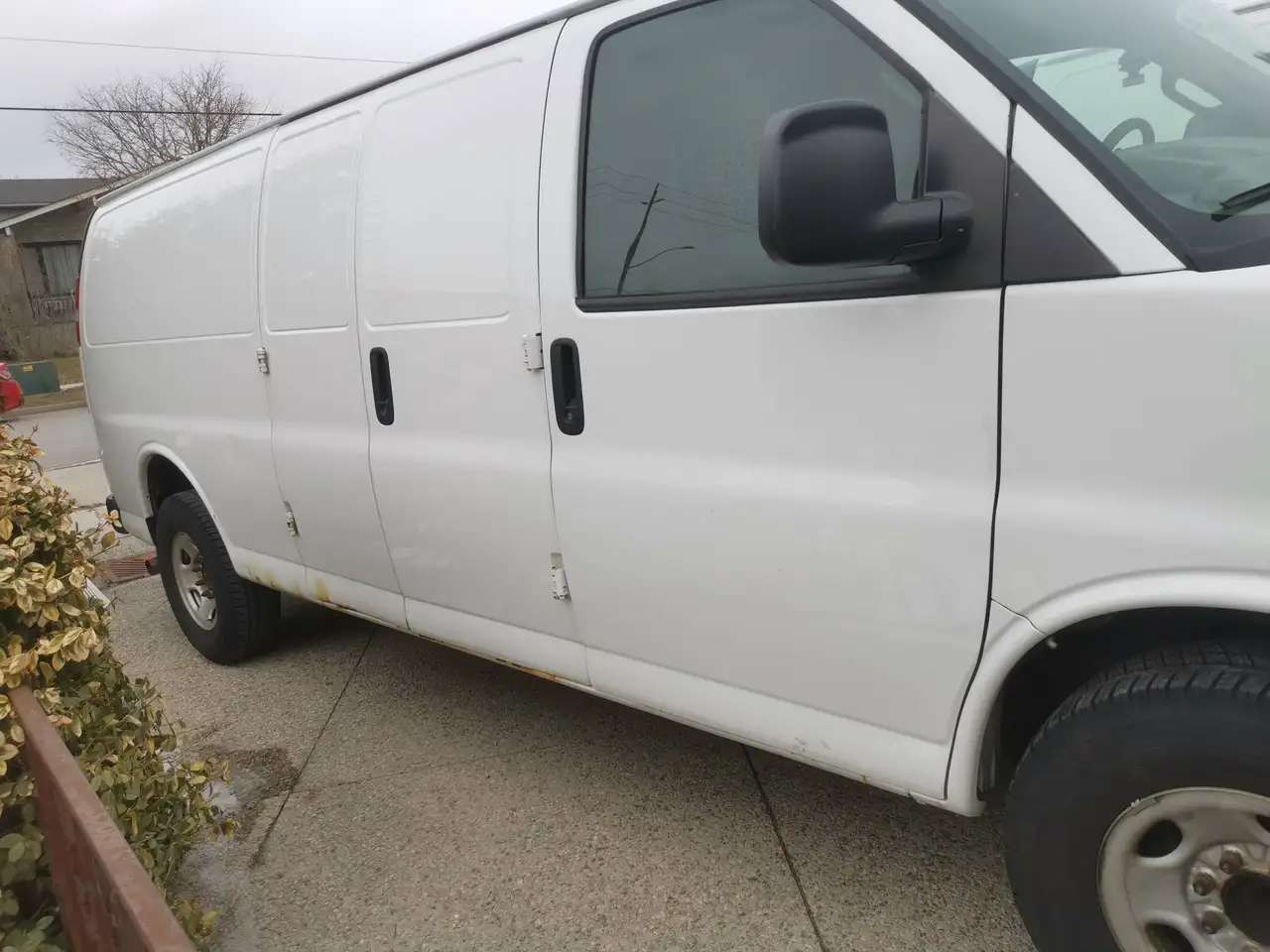 Chevrolet Express 2500 photo Chevrolet Express 2500