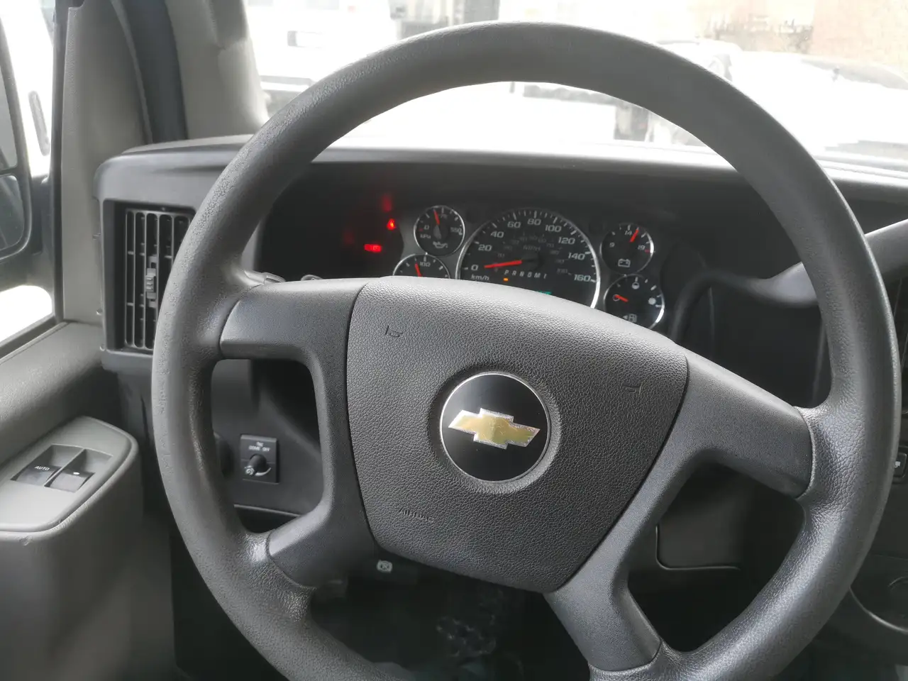 Chevrolet Express 2500 photo Chevrolet Express 2500