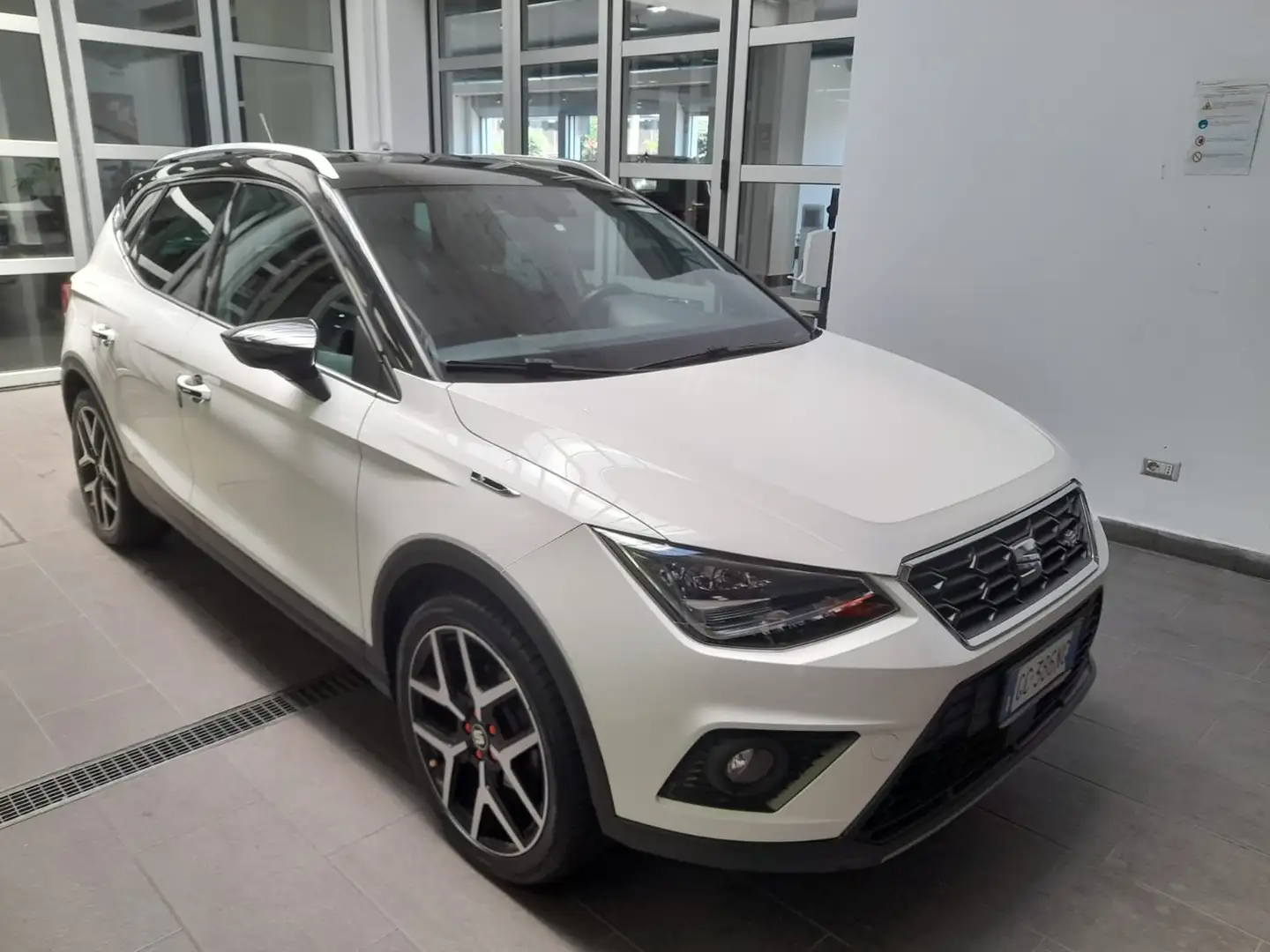 SEAT Arona Arona 20171.0 tgi FR 90cv Bianco - 1