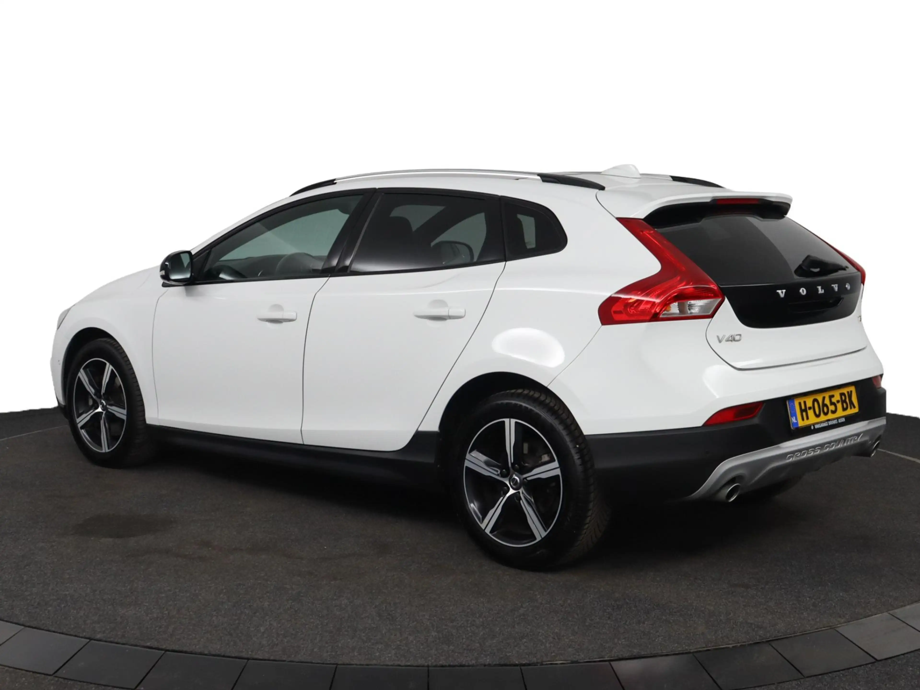 Volvo V40 Cross Country T3 Polar+ Luxury | NAP | Automaat | 1e eigenaar | — photo 3