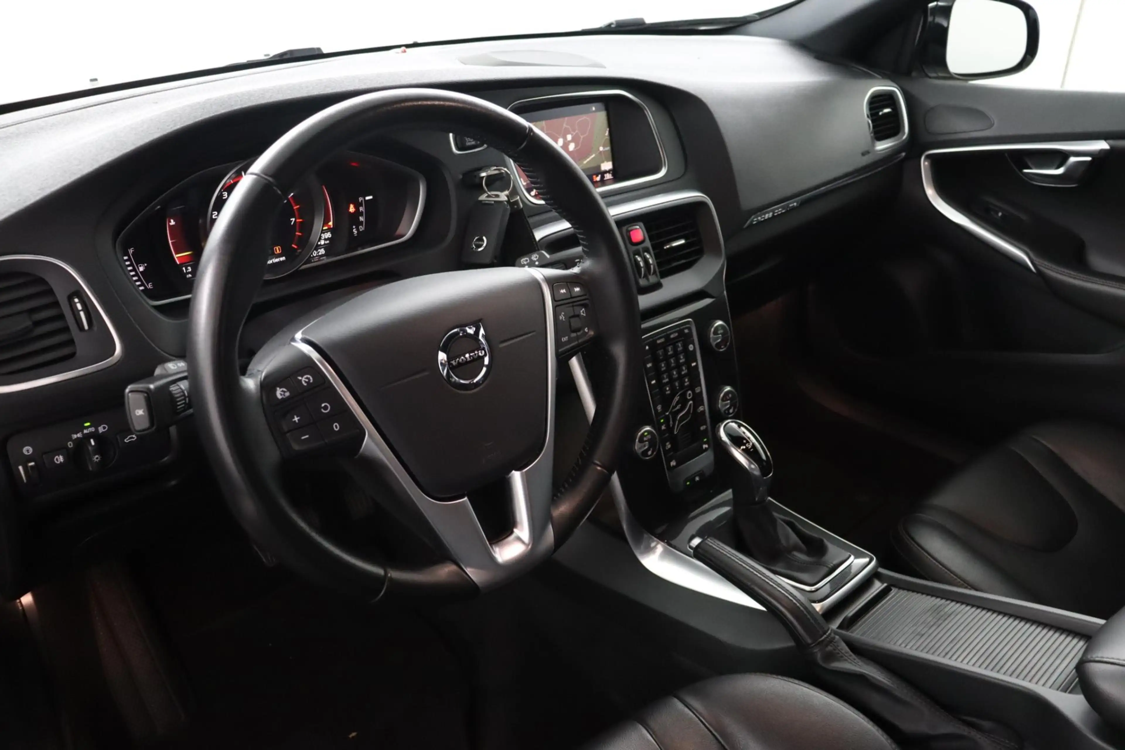Volvo V40 Cross Country T3 Polar+ Luxury | NAP | Automaat | 1e eigenaar | — photo 11