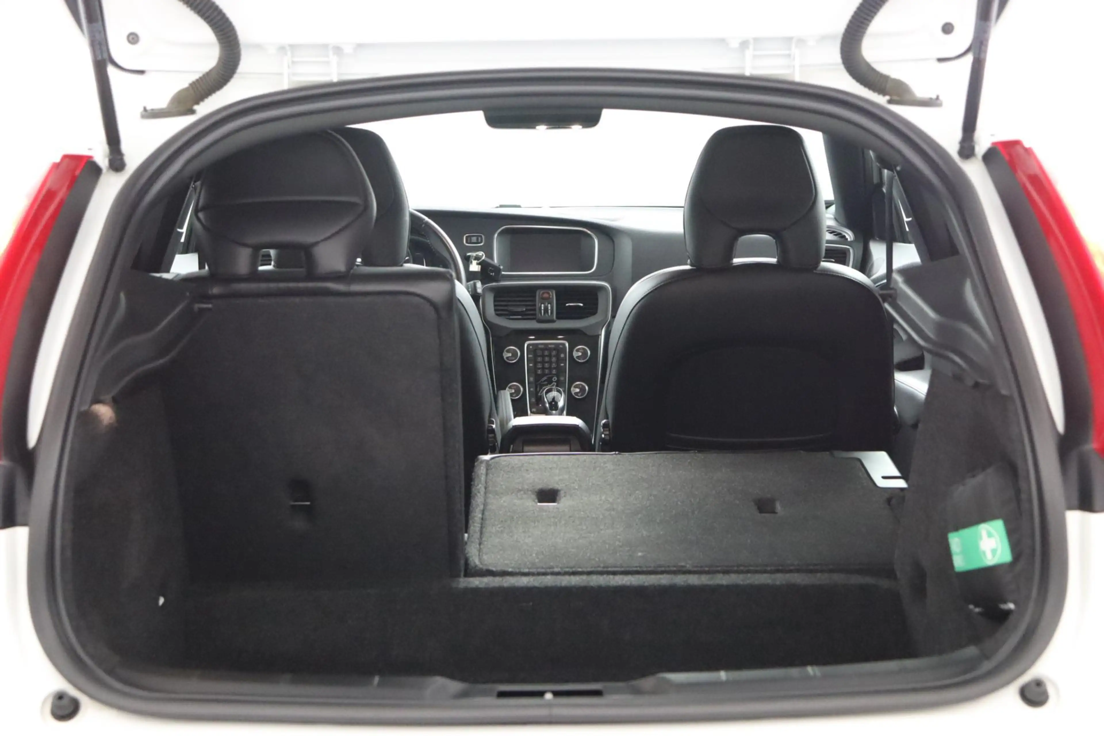 Volvo V40 Cross Country T3 Polar+ Luxury | NAP | Automaat | 1e eigenaar | — photo 16