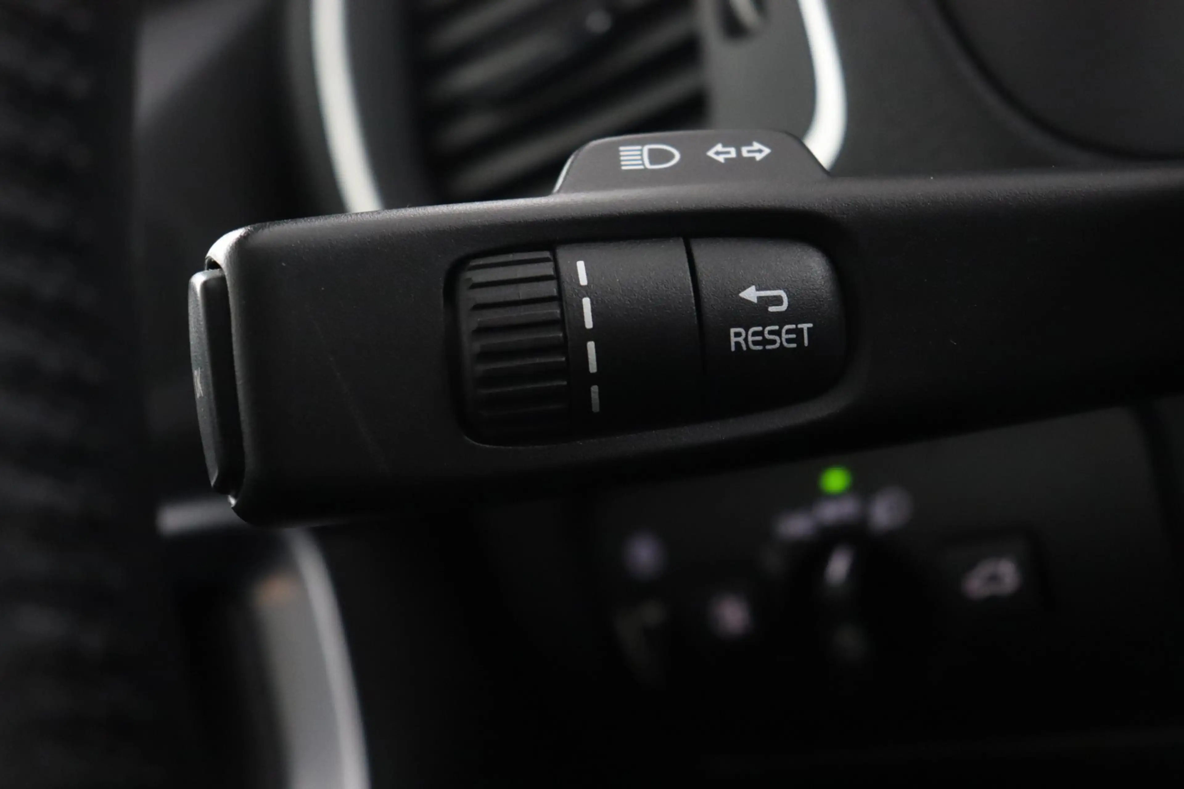 Volvo V40 Cross Country T3 Polar+ Luxury | NAP | Automaat | 1e eigenaar | — photo 35