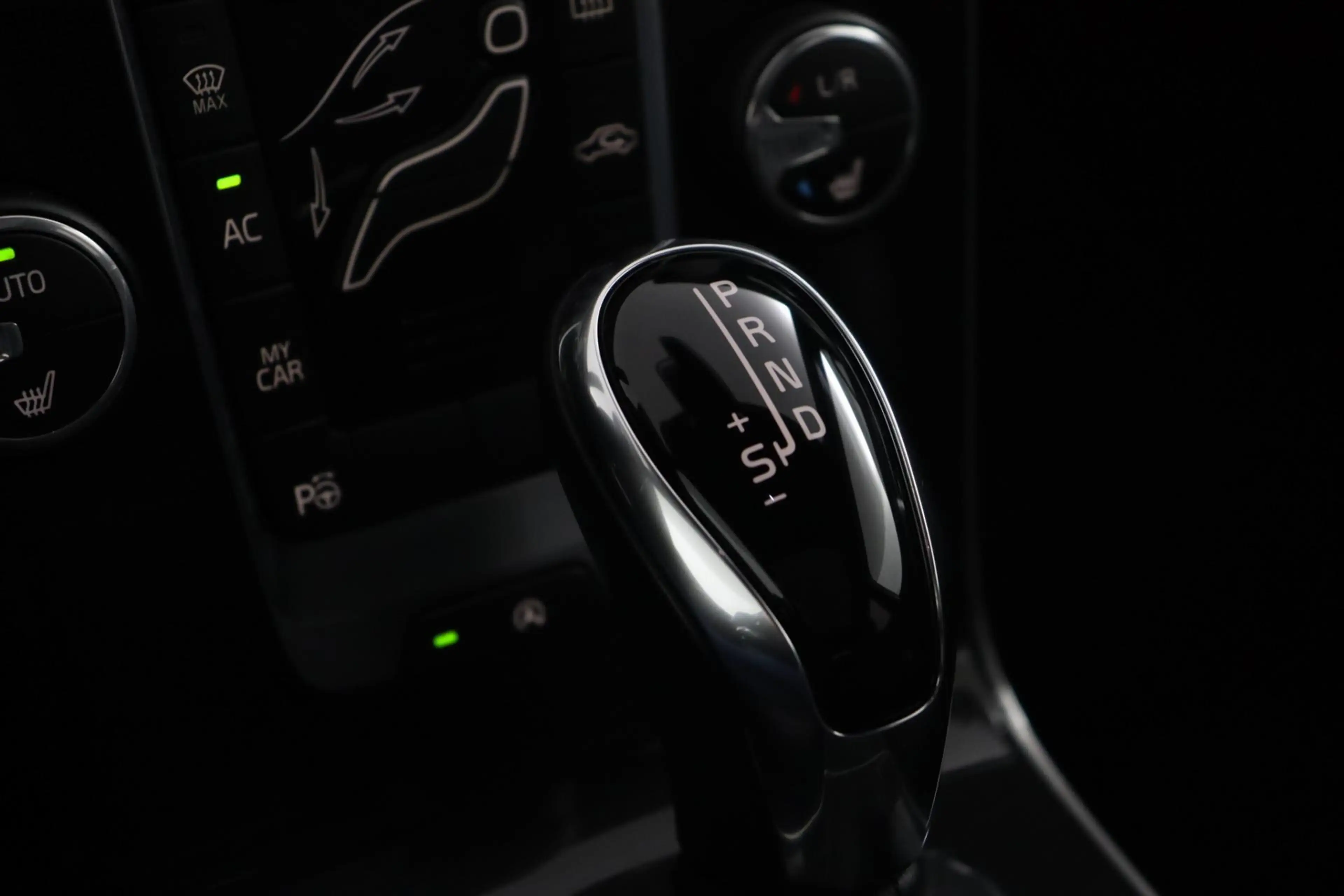 Volvo V40 Cross Country T3 Polar+ Luxury | NAP | Automaat | 1e eigenaar | — photo 19