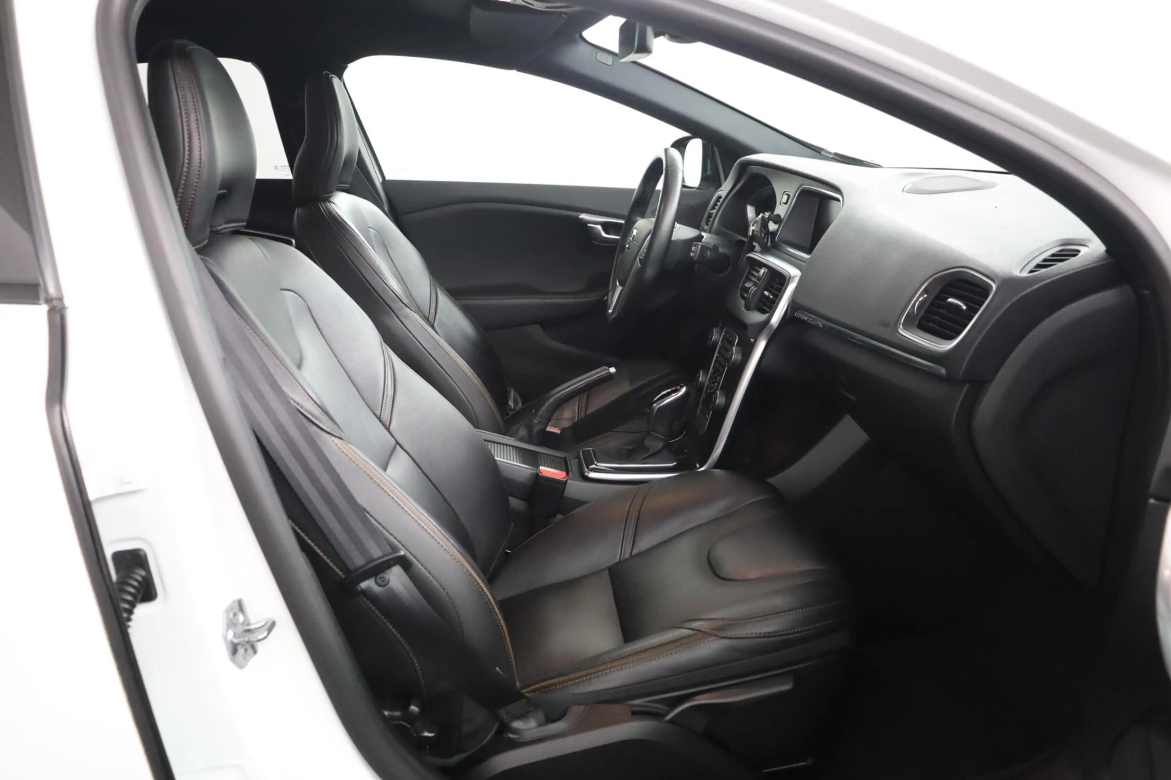 Volvo V40 Cross Country T3 Polar+ Luxury | NAP | Automaat | 1e eigenaar | — photo 13