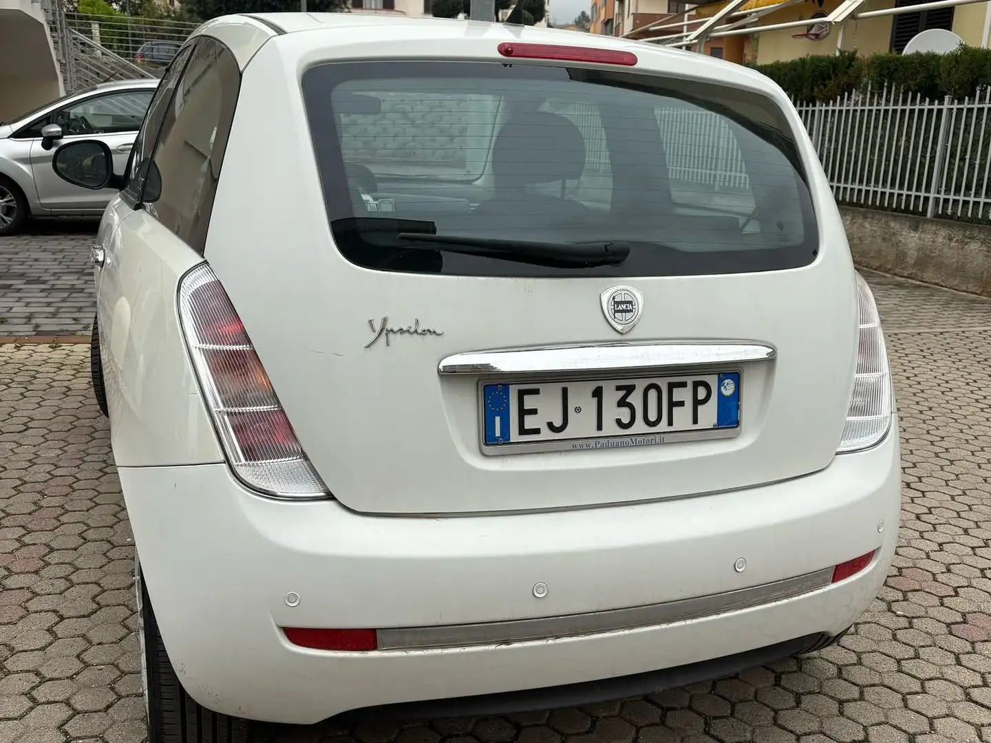 Lancia Y Diva modello 2011 benzina Alb - 1