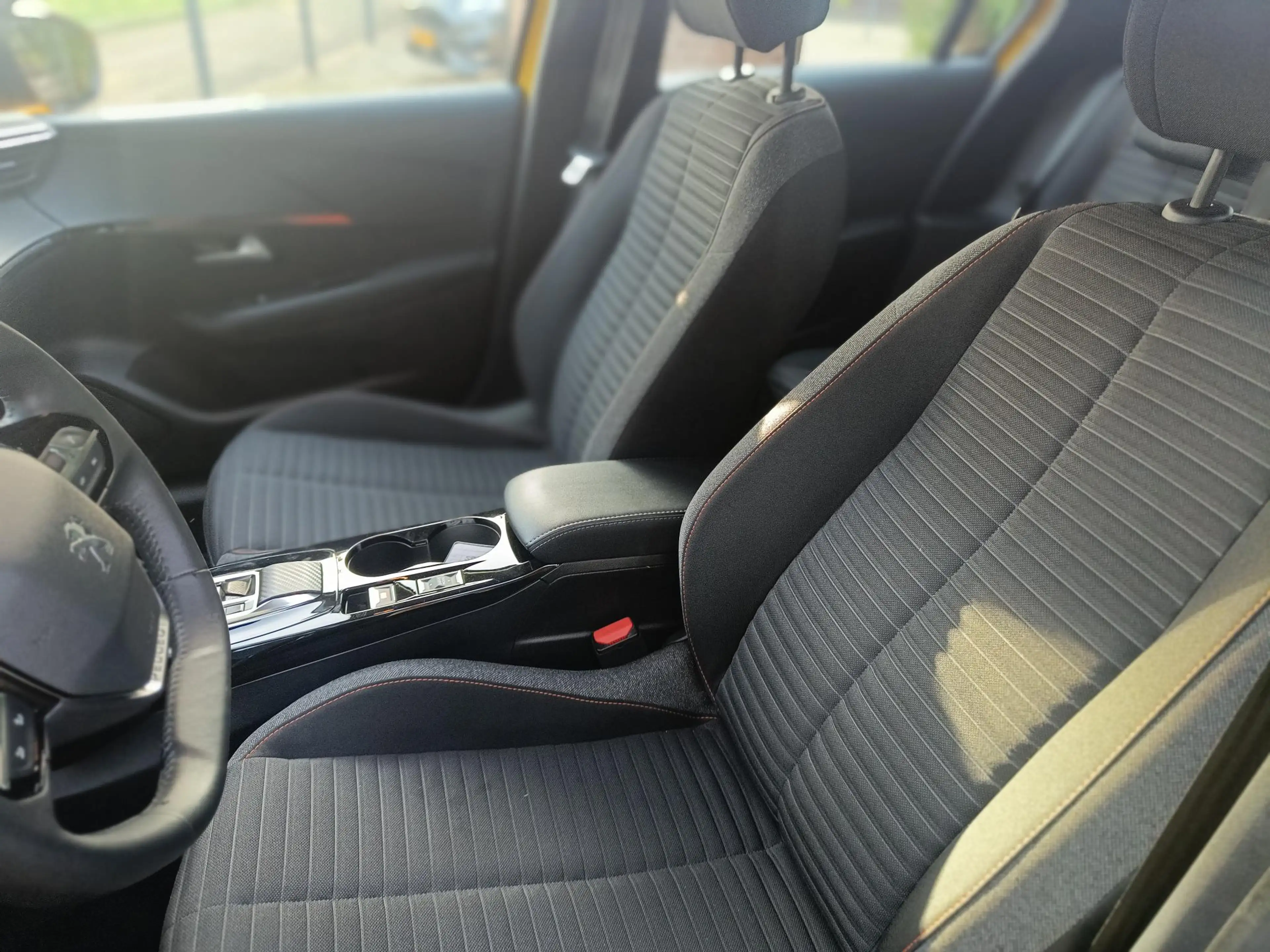 Peugeot e-208 EV Active Pack 50 kWh //stoelverwarming//all-seaso — photo 13