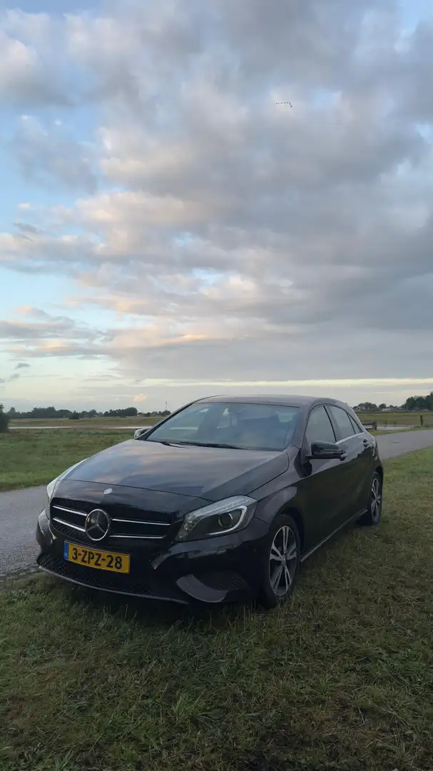 Mercedes-Benz A 180 Ambition-AMG velgen|Car play|Dealer onderhouden Zwart - 2