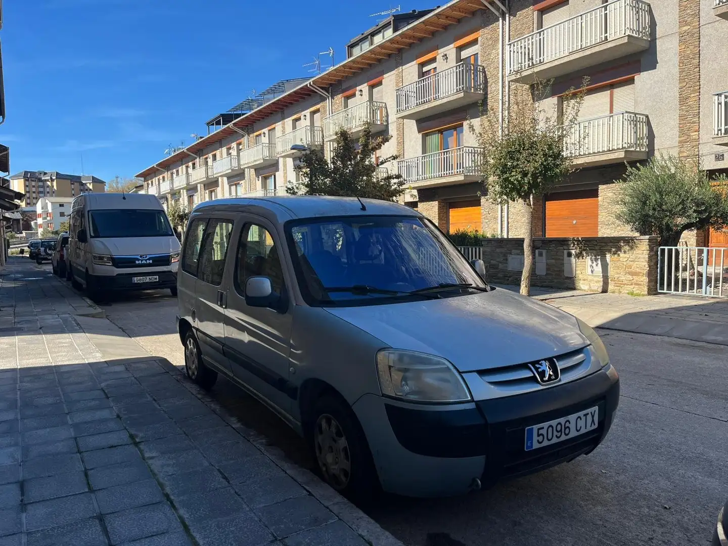 Peugeot Partner Partner 1.9D Combi Pro Azul - 1