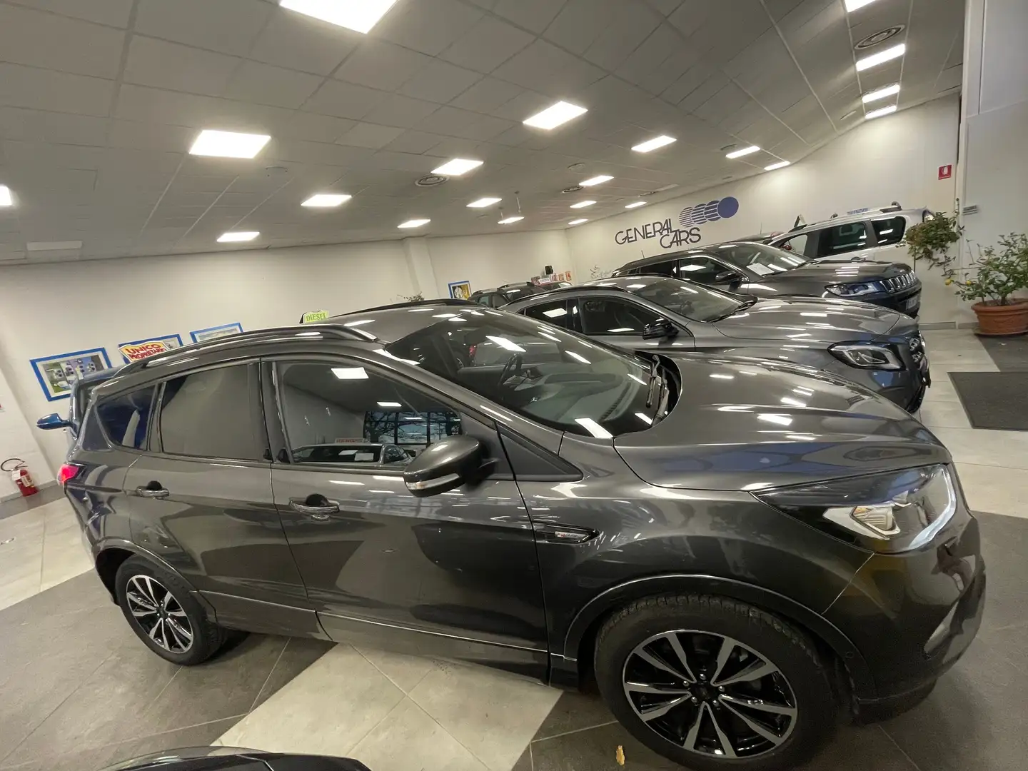 Ford Kuga 1.5 tdci ST-Line s Grigio - 1