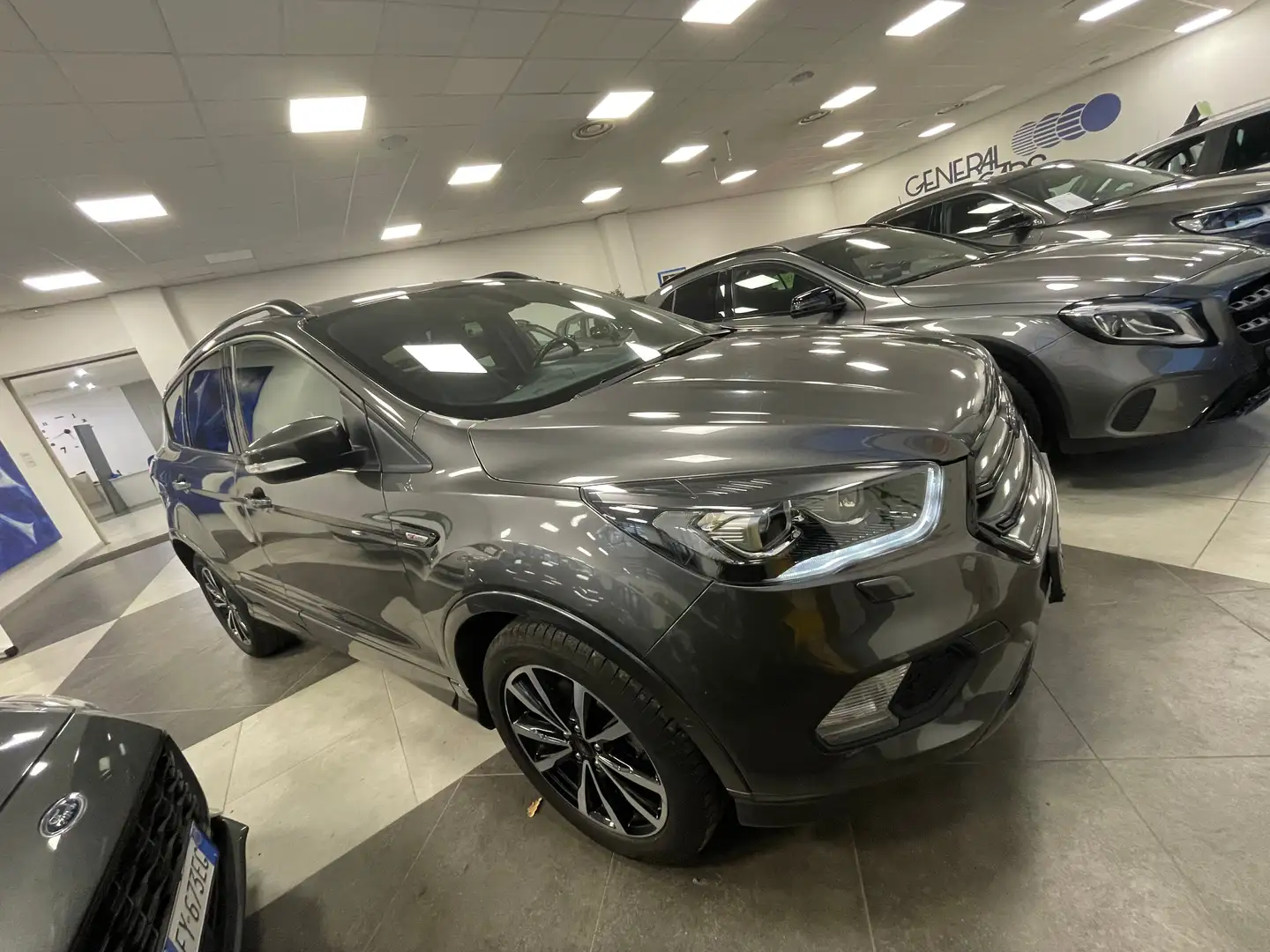 Ford Kuga 1.5 tdci ST-Line s Grigio - 1