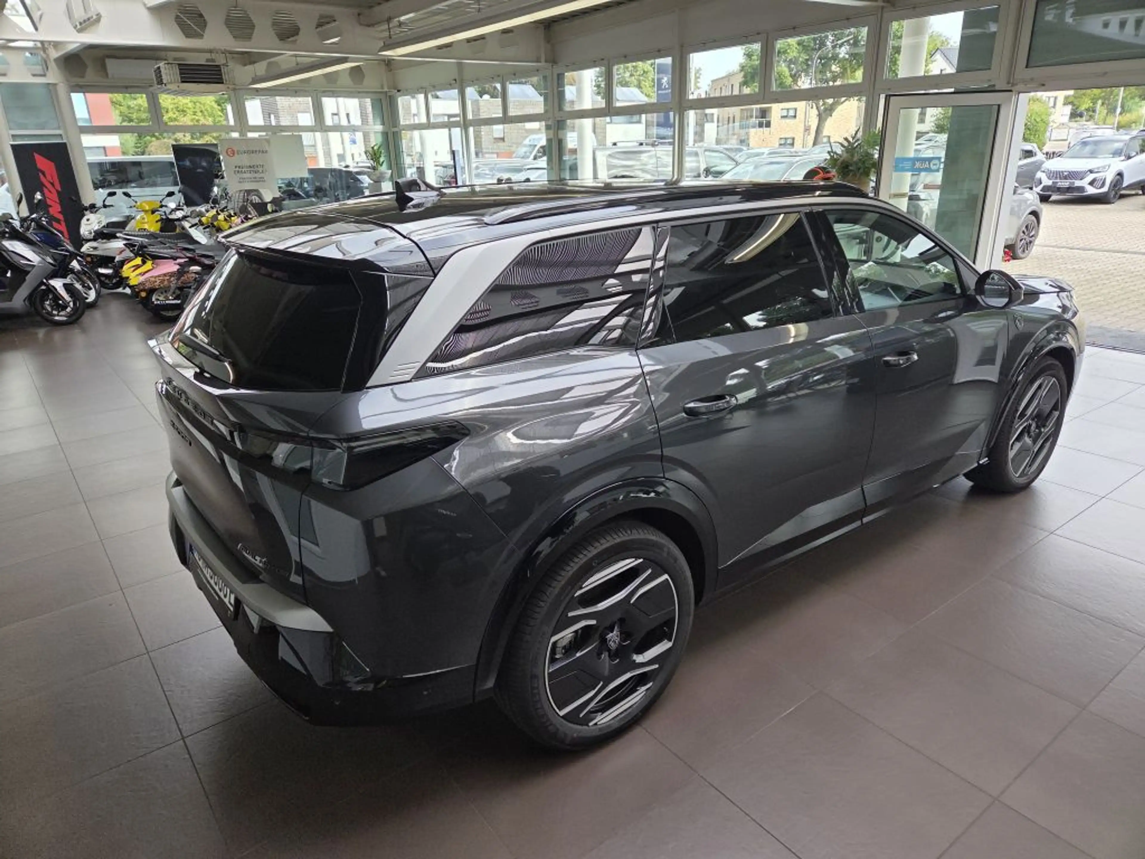 Peugeot 5008 Dual-Elektro 325 AWD Launch Edition — photo 2