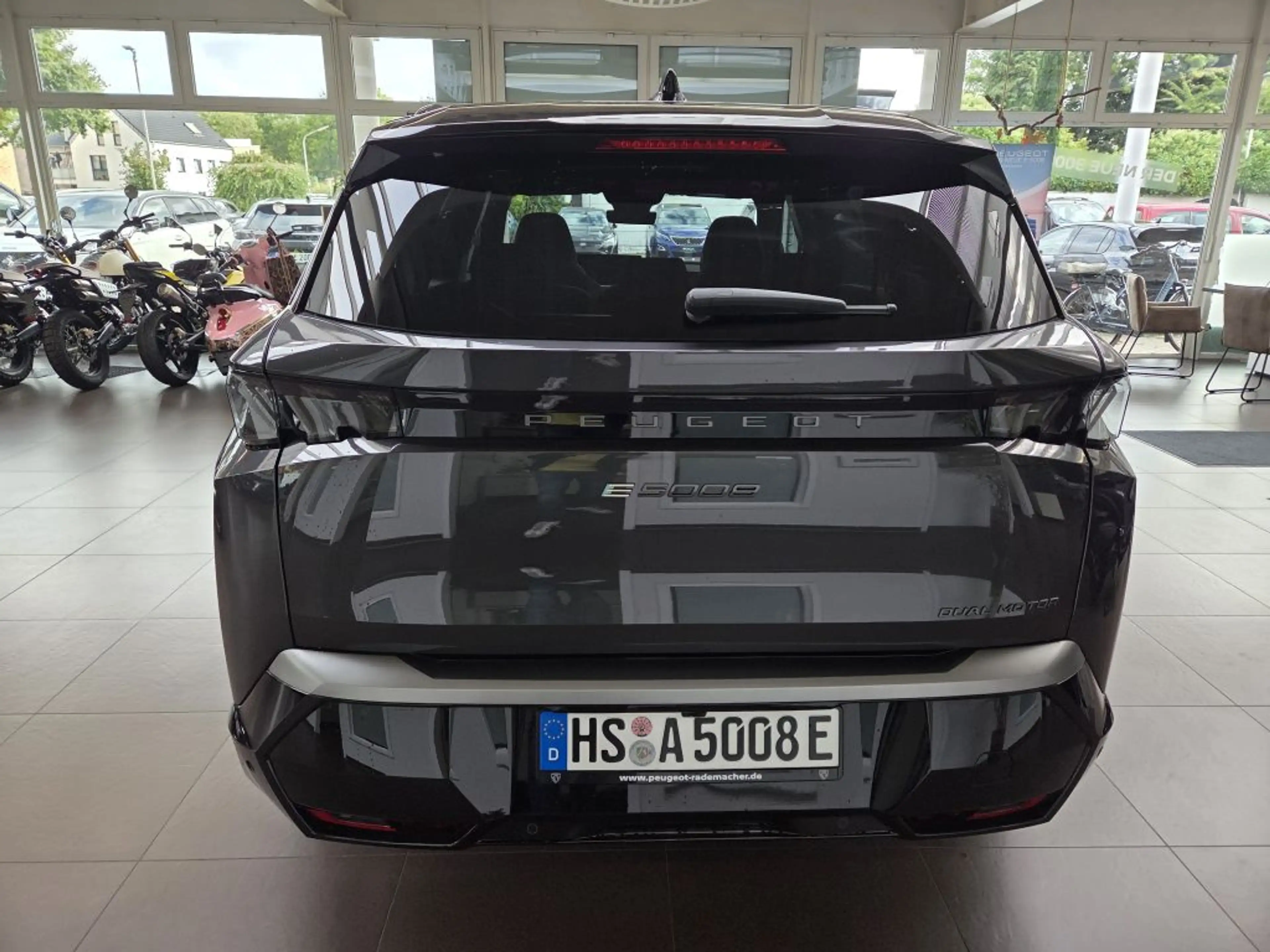 Peugeot 5008 Dual-Elektro 325 AWD Launch Edition — photo 11