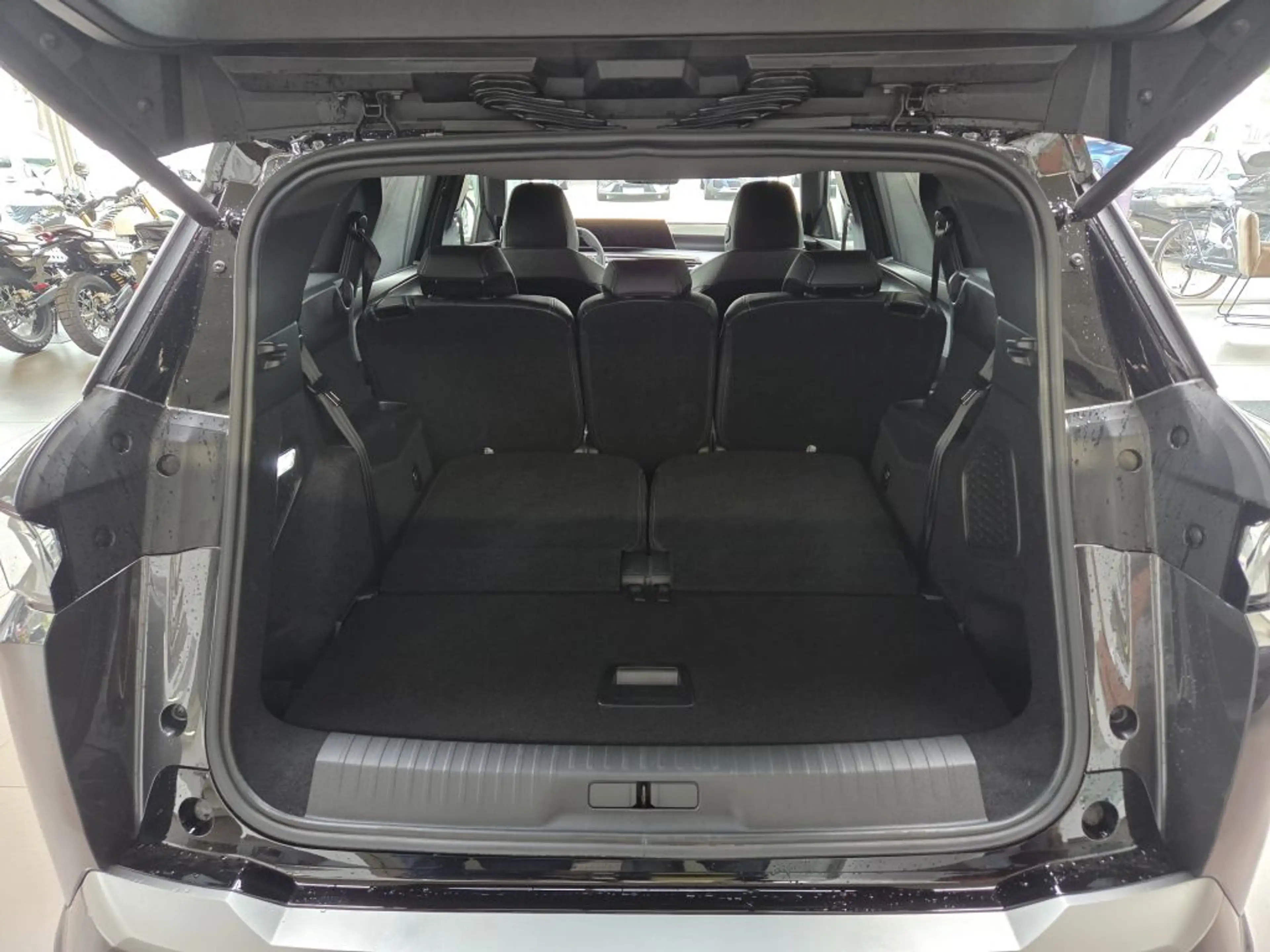 Peugeot 5008 Dual-Elektro 325 AWD Launch Edition — photo 14