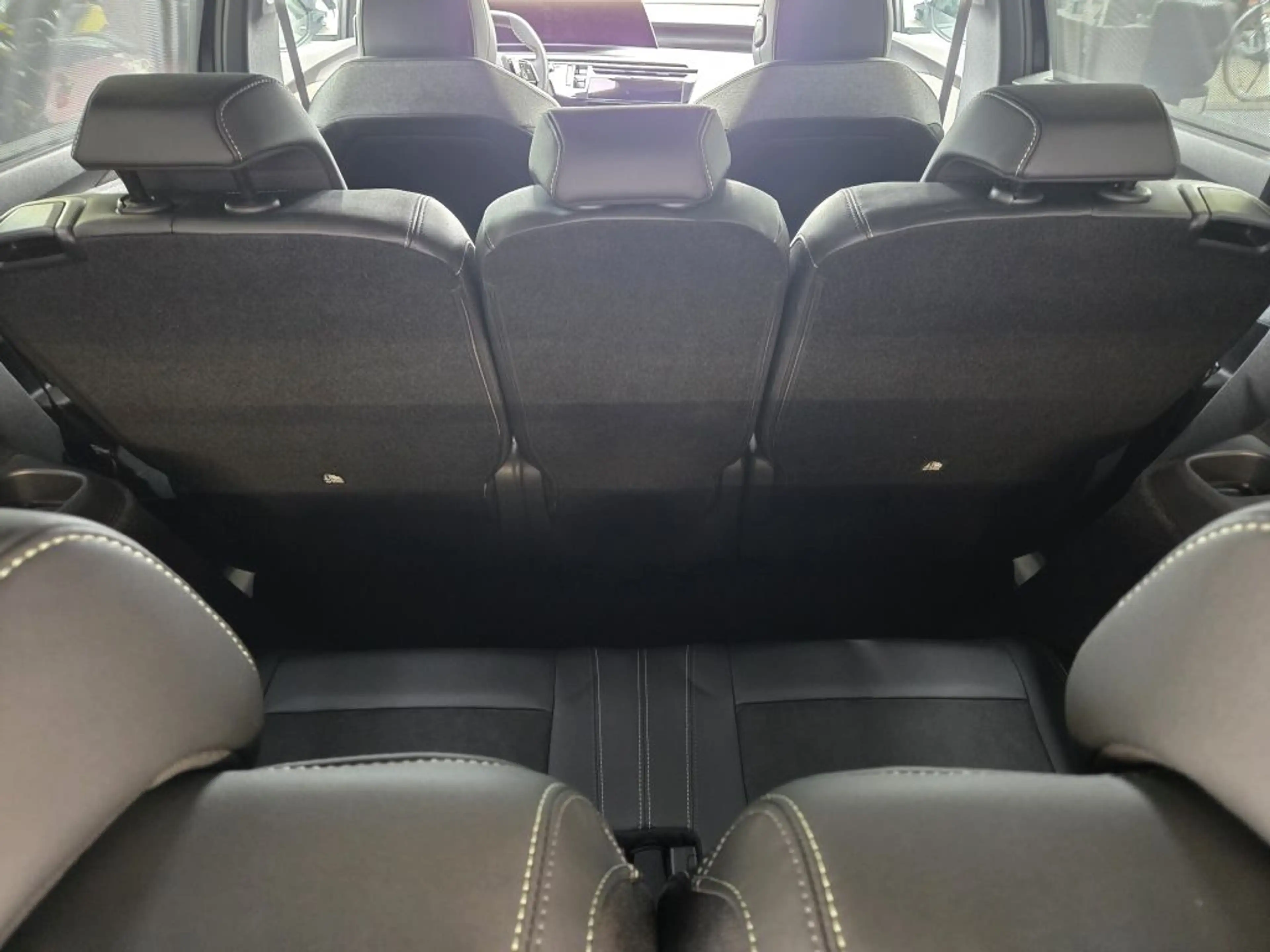 Peugeot 5008 Dual-Elektro 325 AWD Launch Edition — photo 6