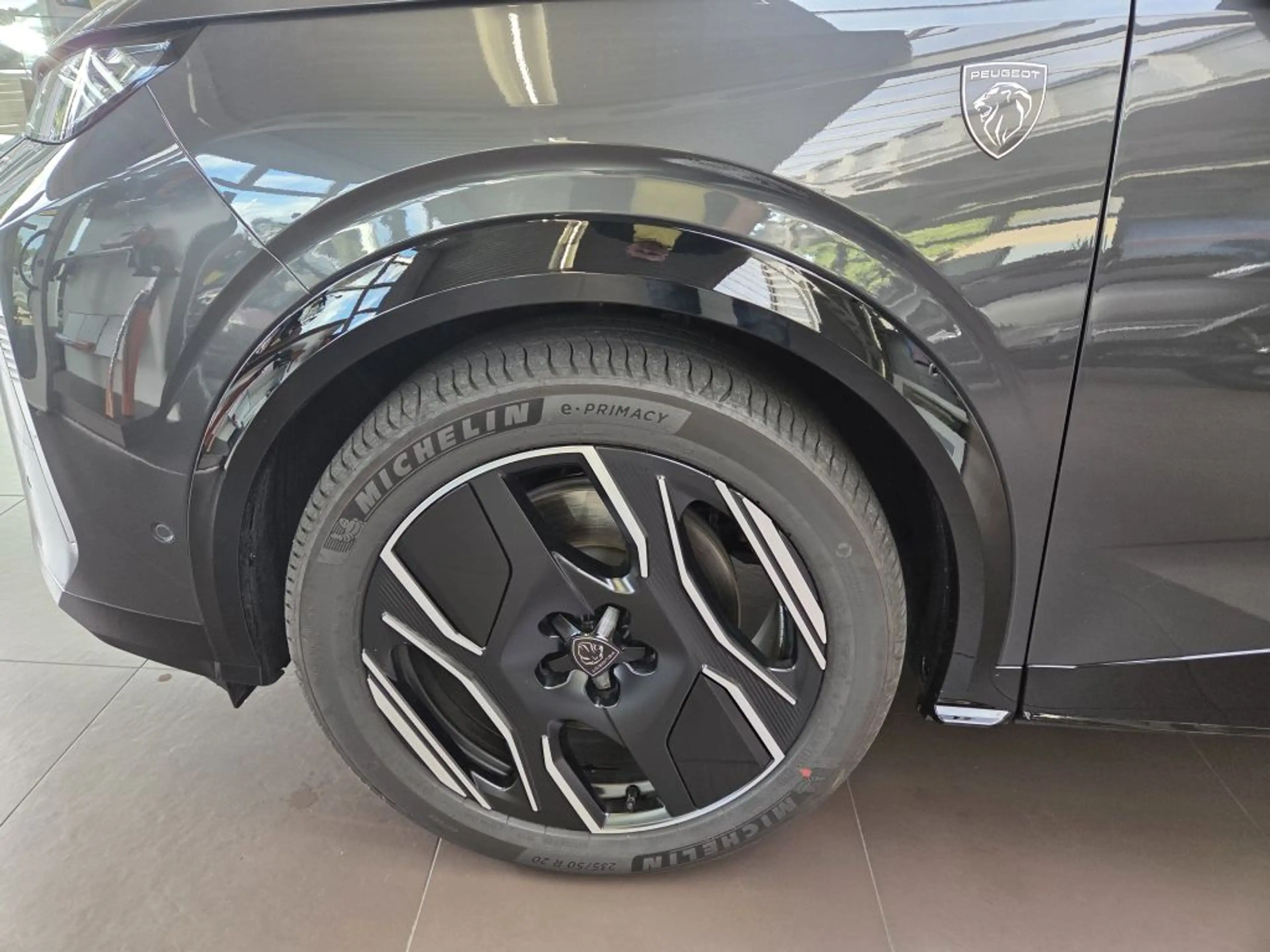 Peugeot 5008 Dual-Elektro 325 AWD Launch Edition — photo 15