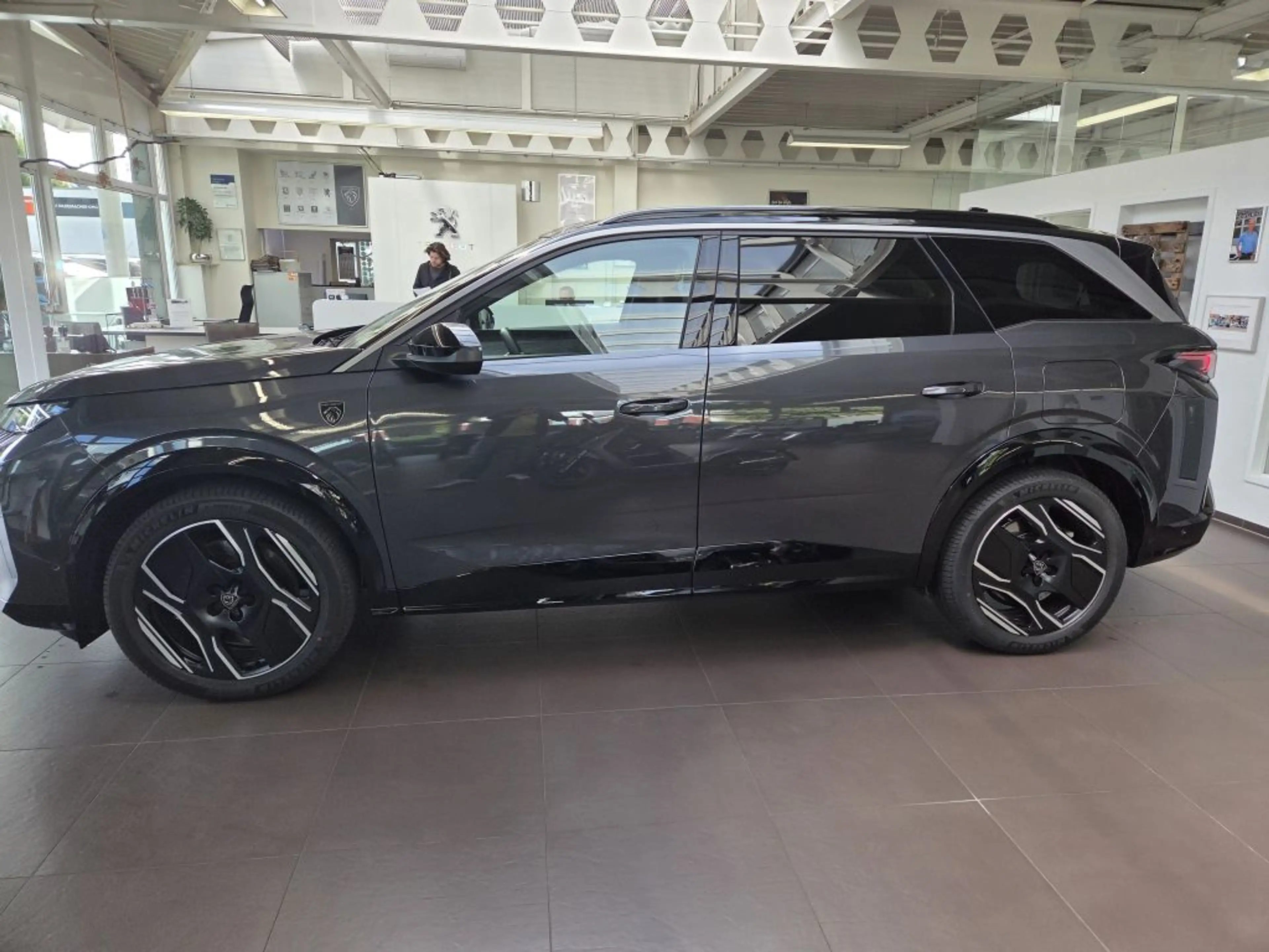 Peugeot 5008 Dual-Elektro 325 AWD Launch Edition — photo 3