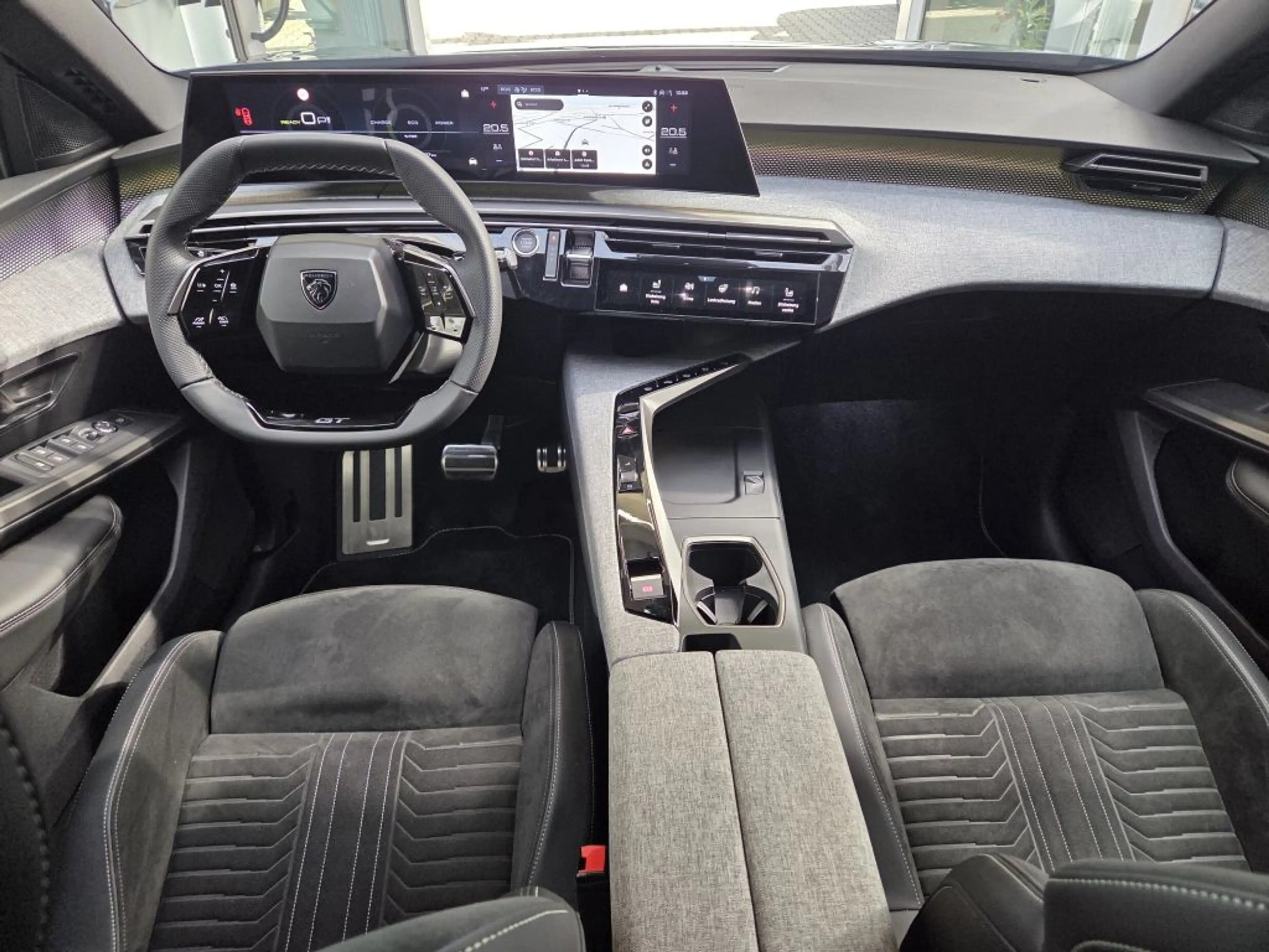 Peugeot 5008 Dual-Elektro 325 AWD Launch Edition — photo 4