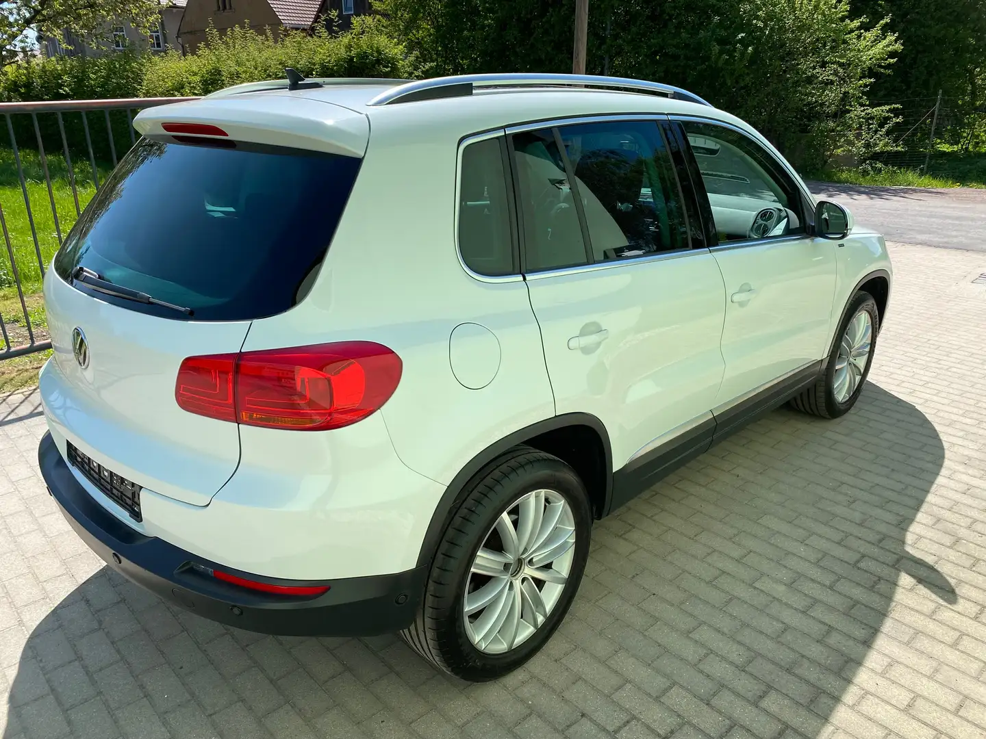 Volkswagen Tiguan Lounge Sport*DSG*Panorama*Scheckheft*1. Hand*Top!* Wit - 2