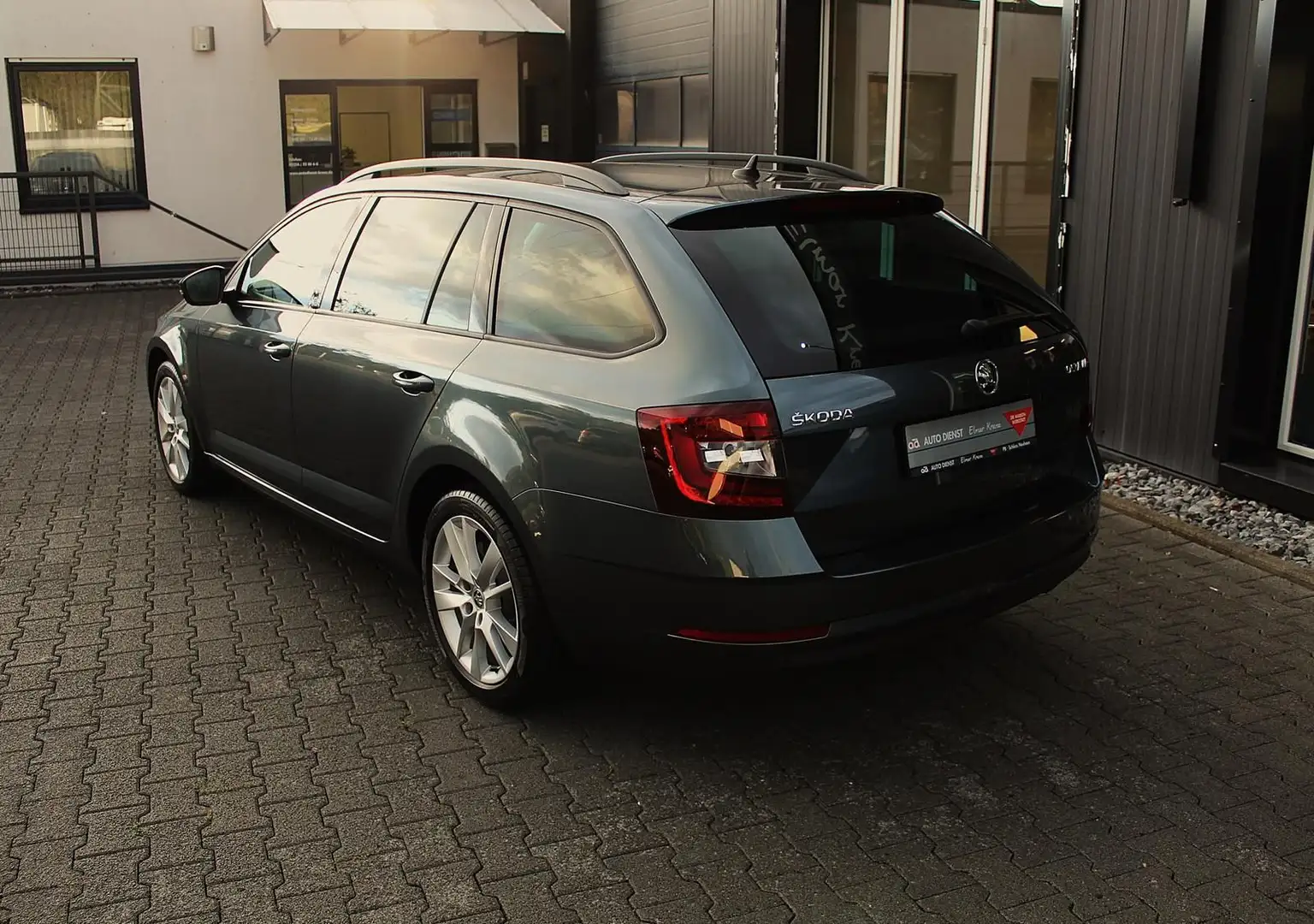 Skoda Octavia Skoda Octavia Style Kombi,1.5 TSI 110kW/150PS Grau - 2