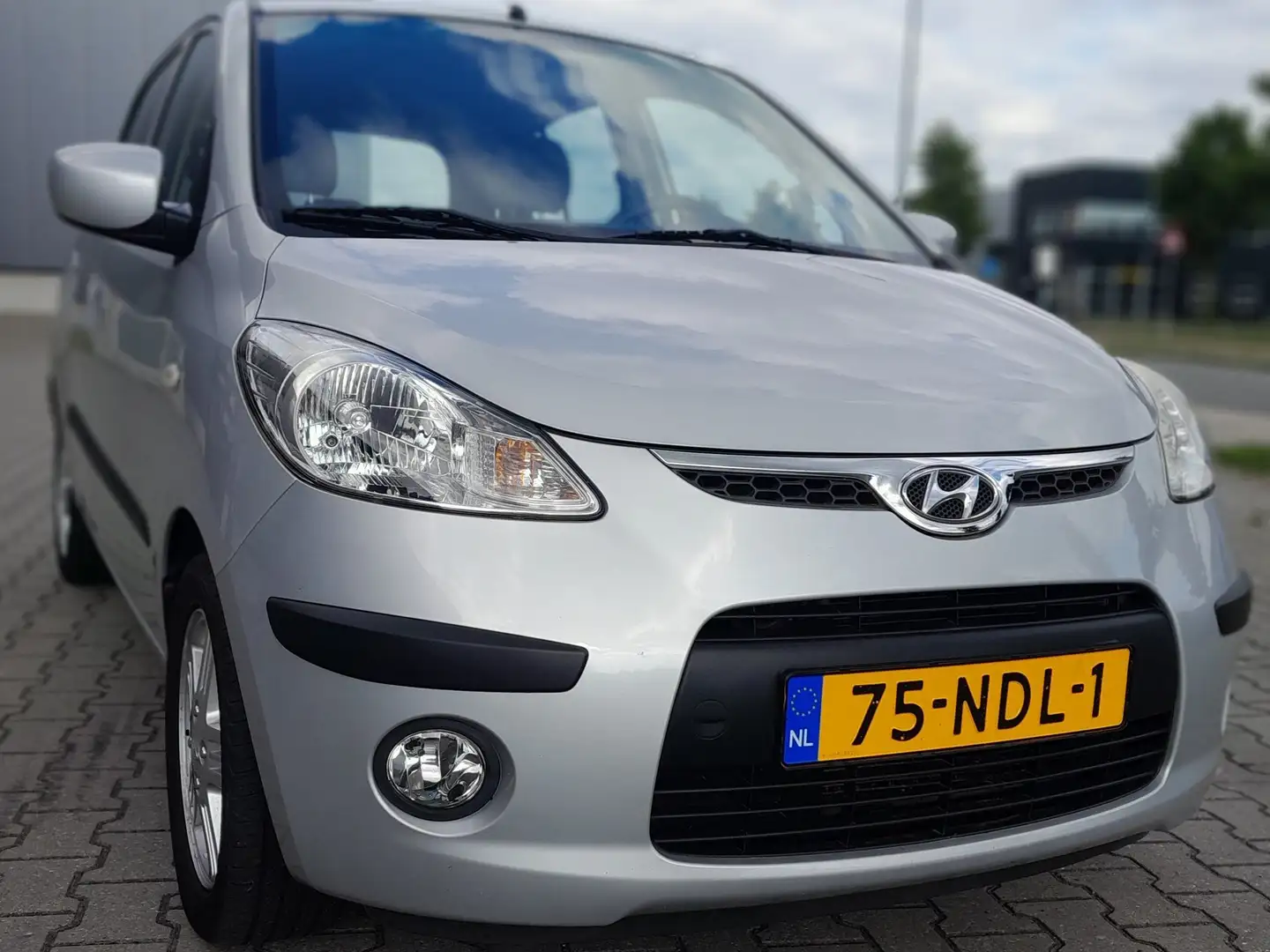 Hyundai i10 i10 1.1 Dynamic XL Zilver - 1