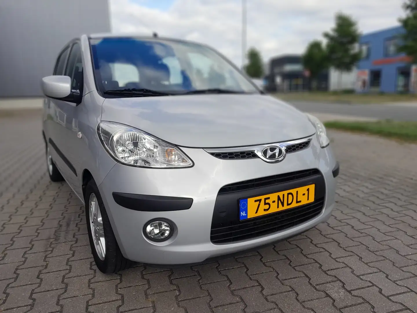 Hyundai i10 i10 1.1 Dynamic XL Zilver - 2