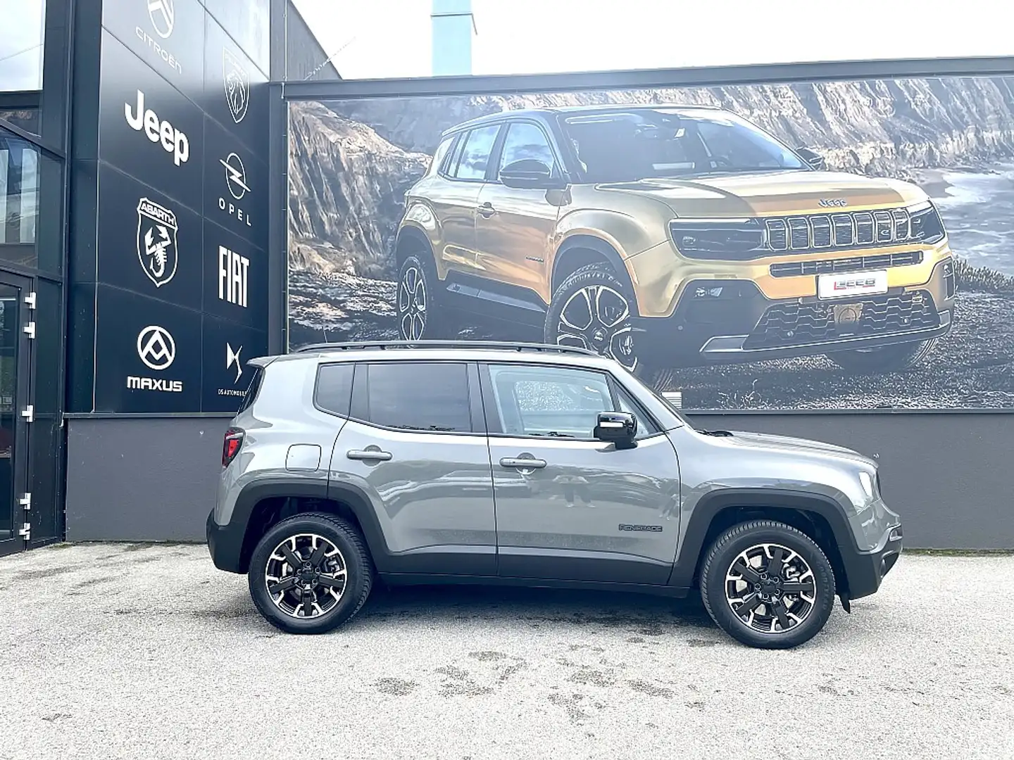 Jeep Renegade 1.3 PHEV 240PS AT 4xe High Upland Grau - 2