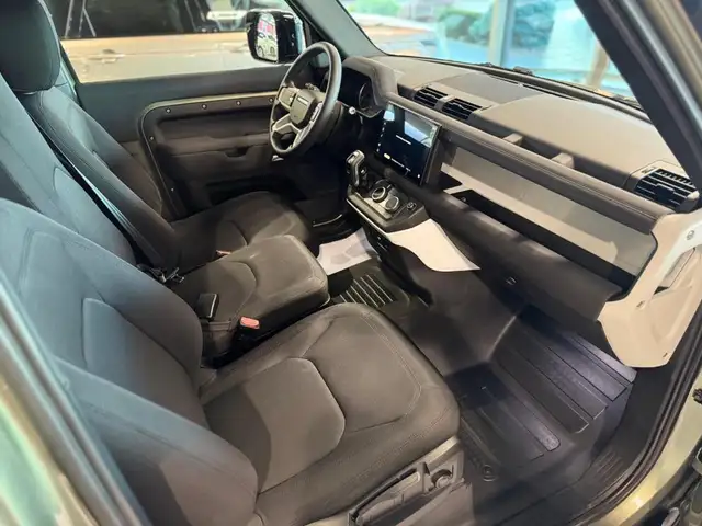 Land Rover Defender view 13