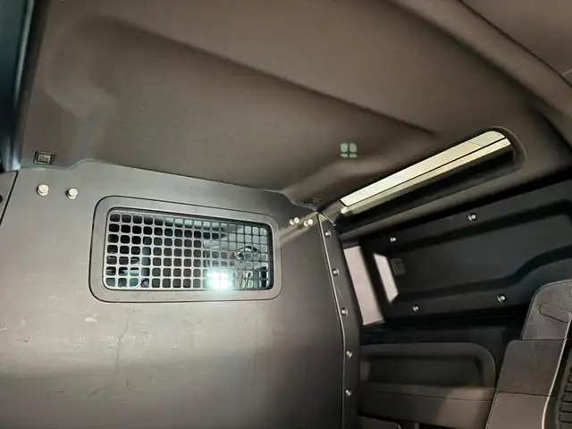 Land Rover Defender view 23