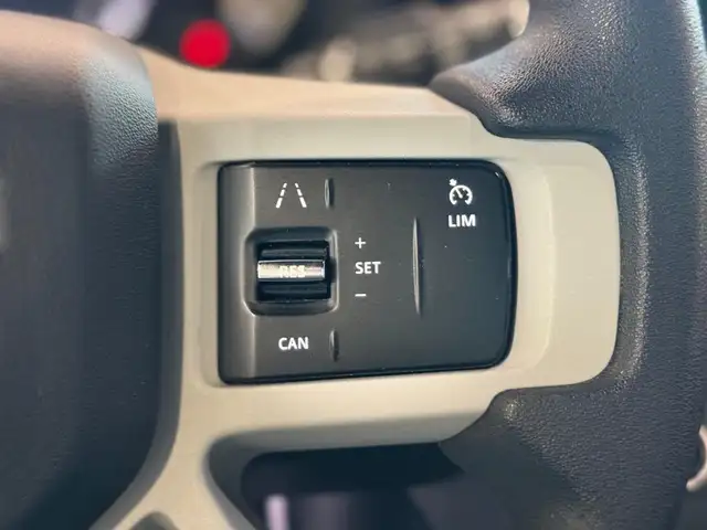 Land Rover Defender view 29