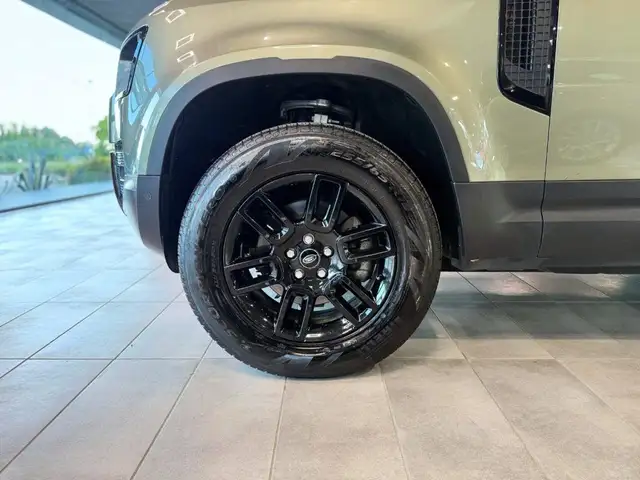 Land Rover Defender view 18