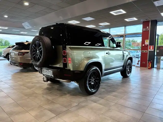 Land Rover Defender view 5