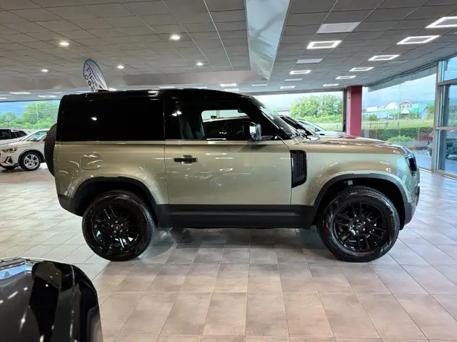 Land Rover Defender view 16